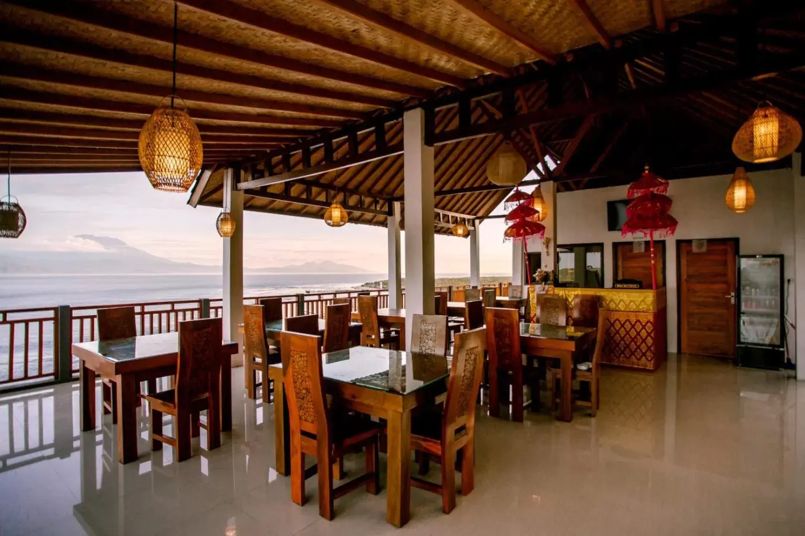 Restaurant/Places to Eat in Samuh Sunset Hotel