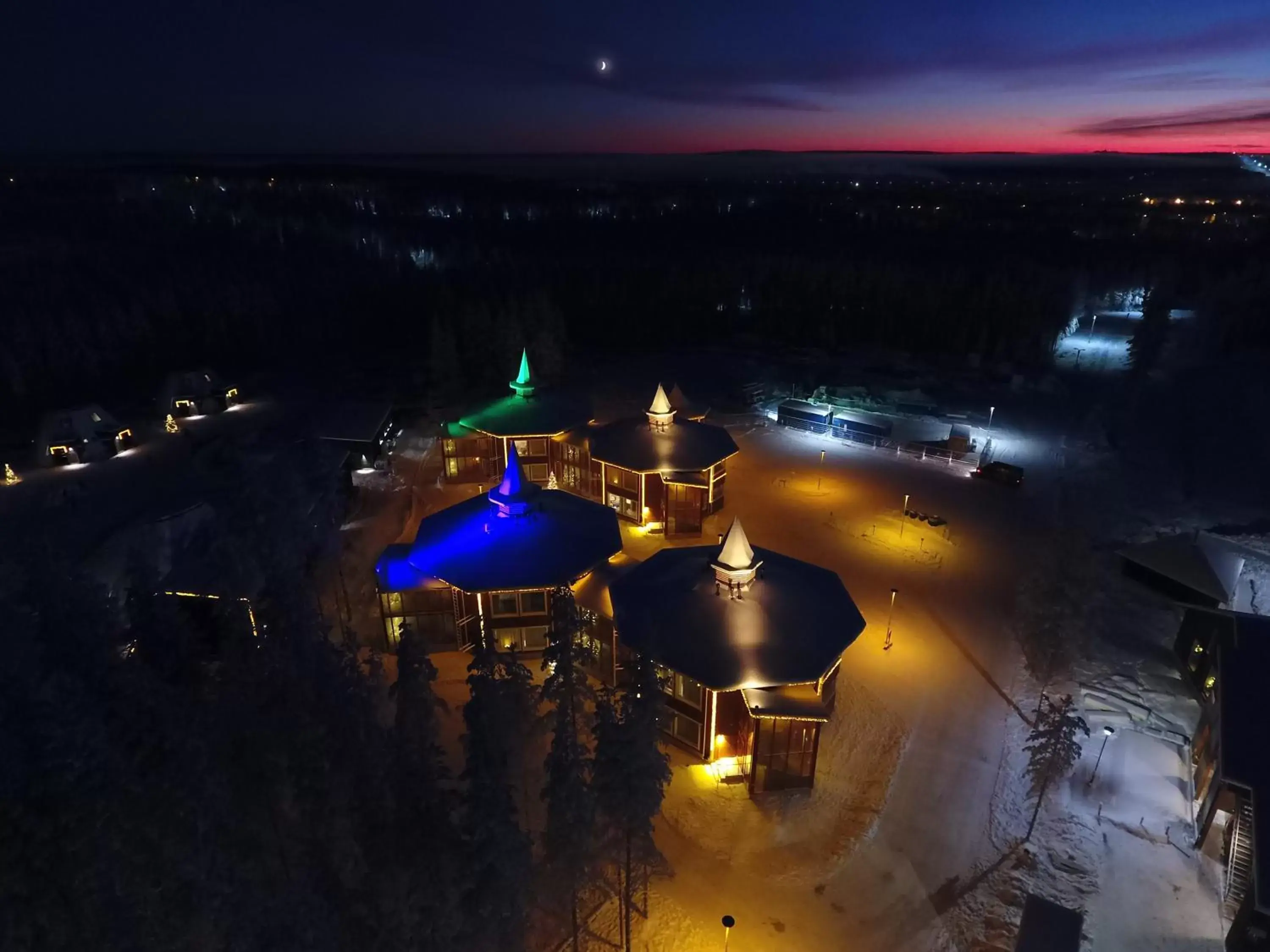 Bird's eye view, Bird's-eye View in Santa Claus Holiday Village