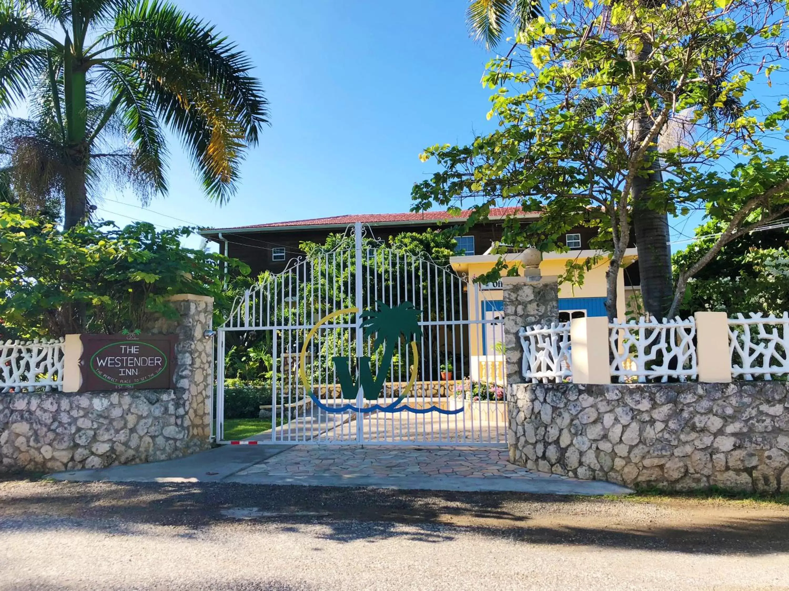 Facade/entrance in The Westender Inn