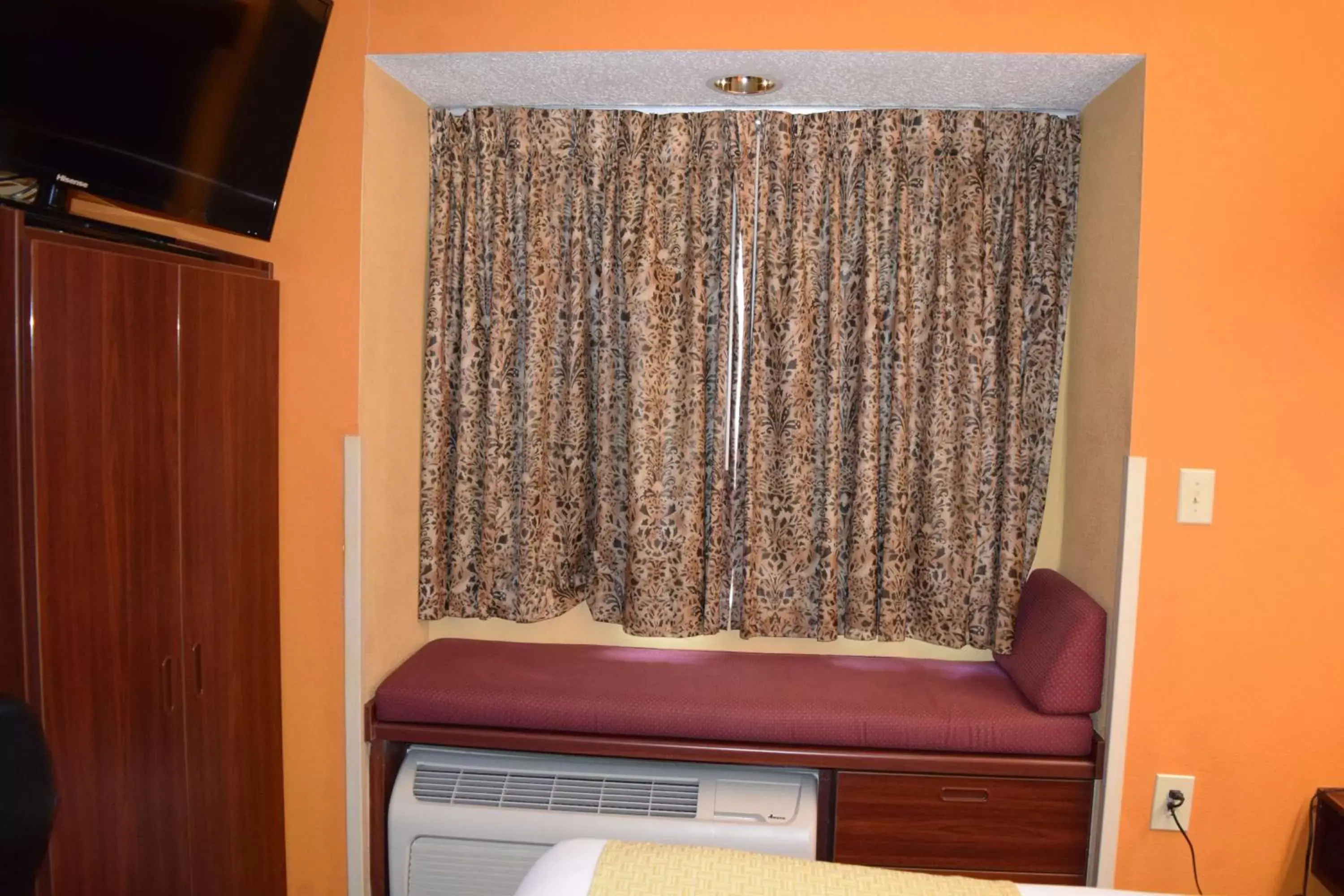 Photo of the whole room, Bed in Microtel Inn & Suites by Wyndham Rock Hill/Charlotte Area