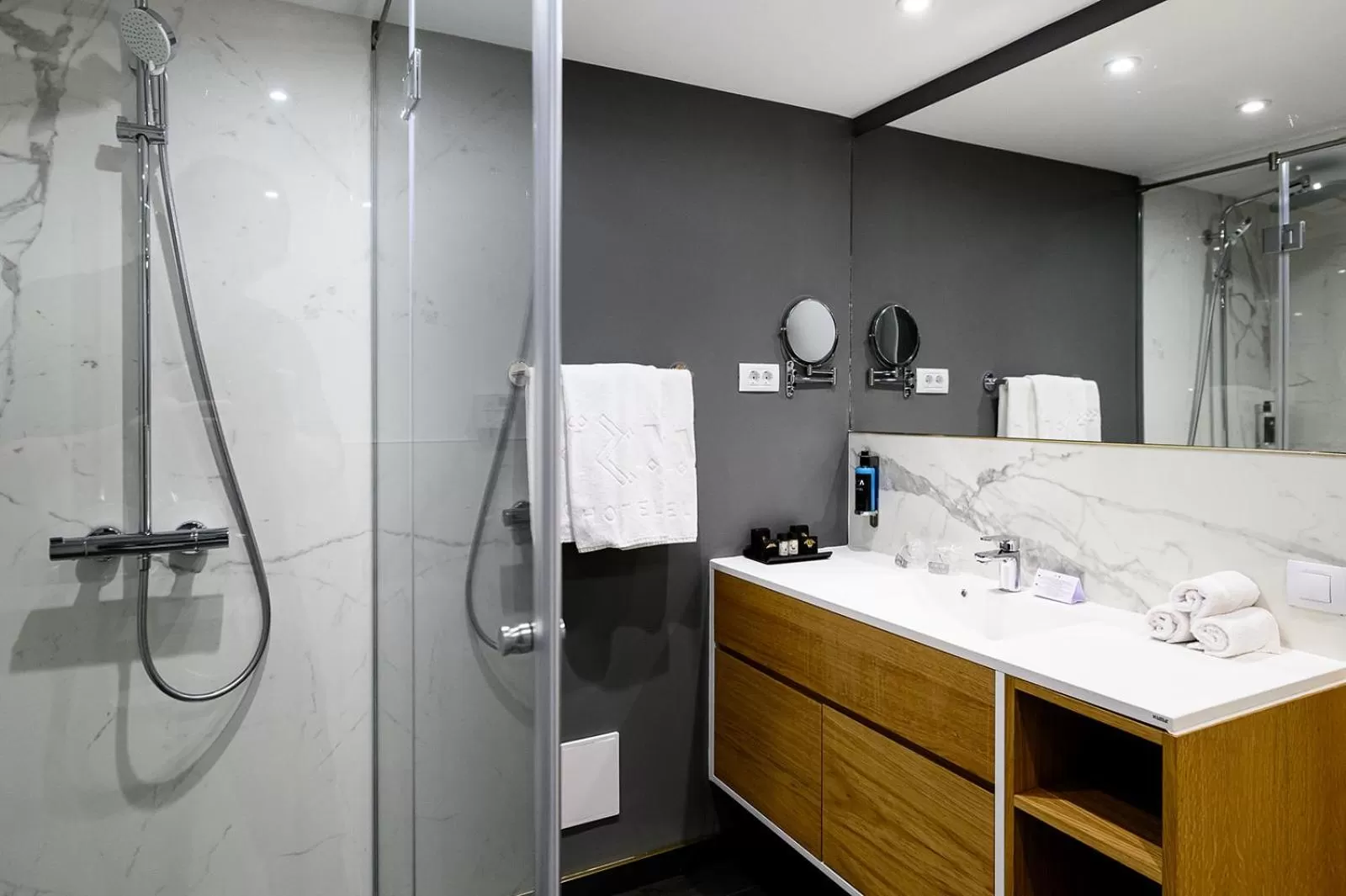 Bathroom in Iza Hotel