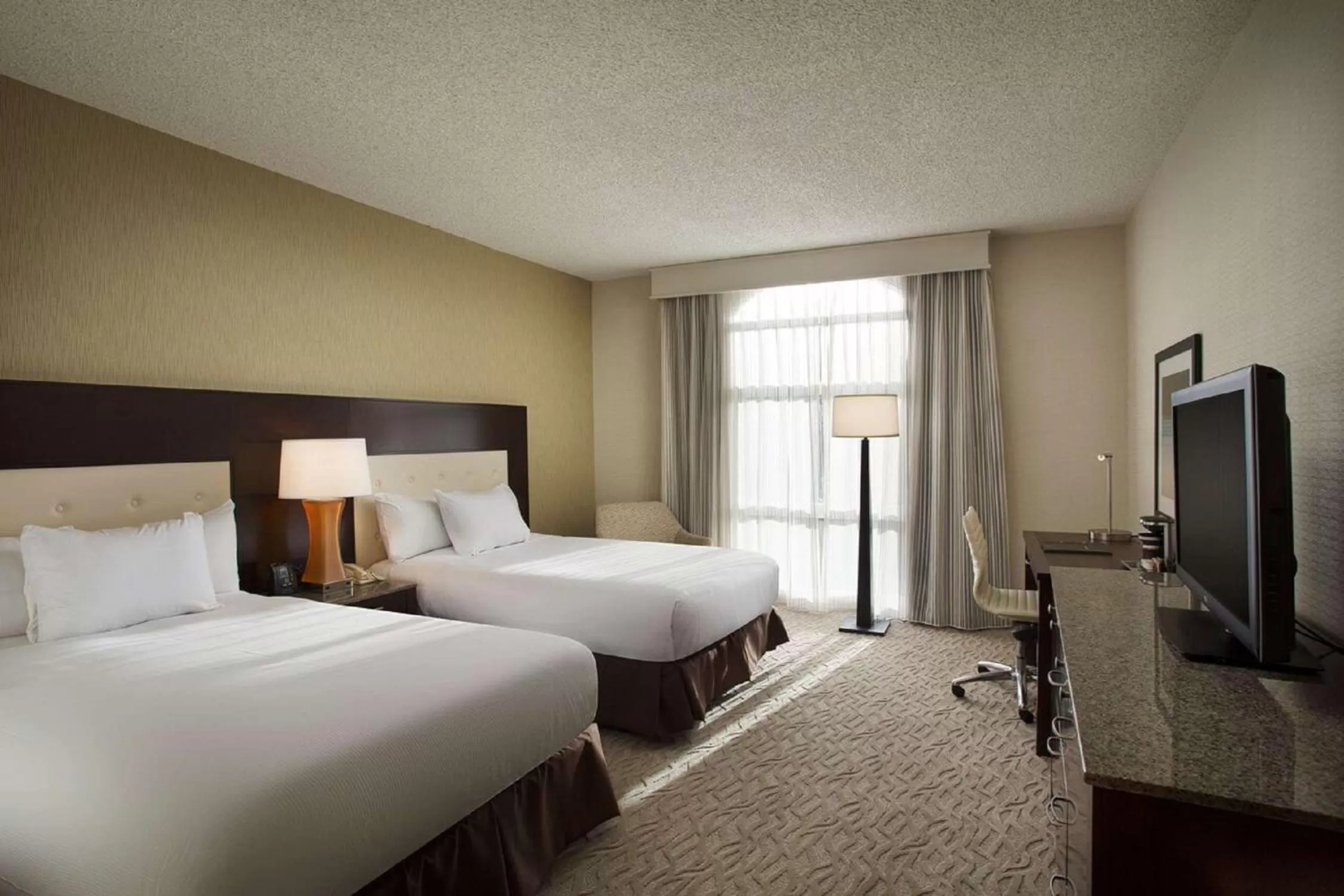 Bedroom, Bed in Hilton Oakland Airport