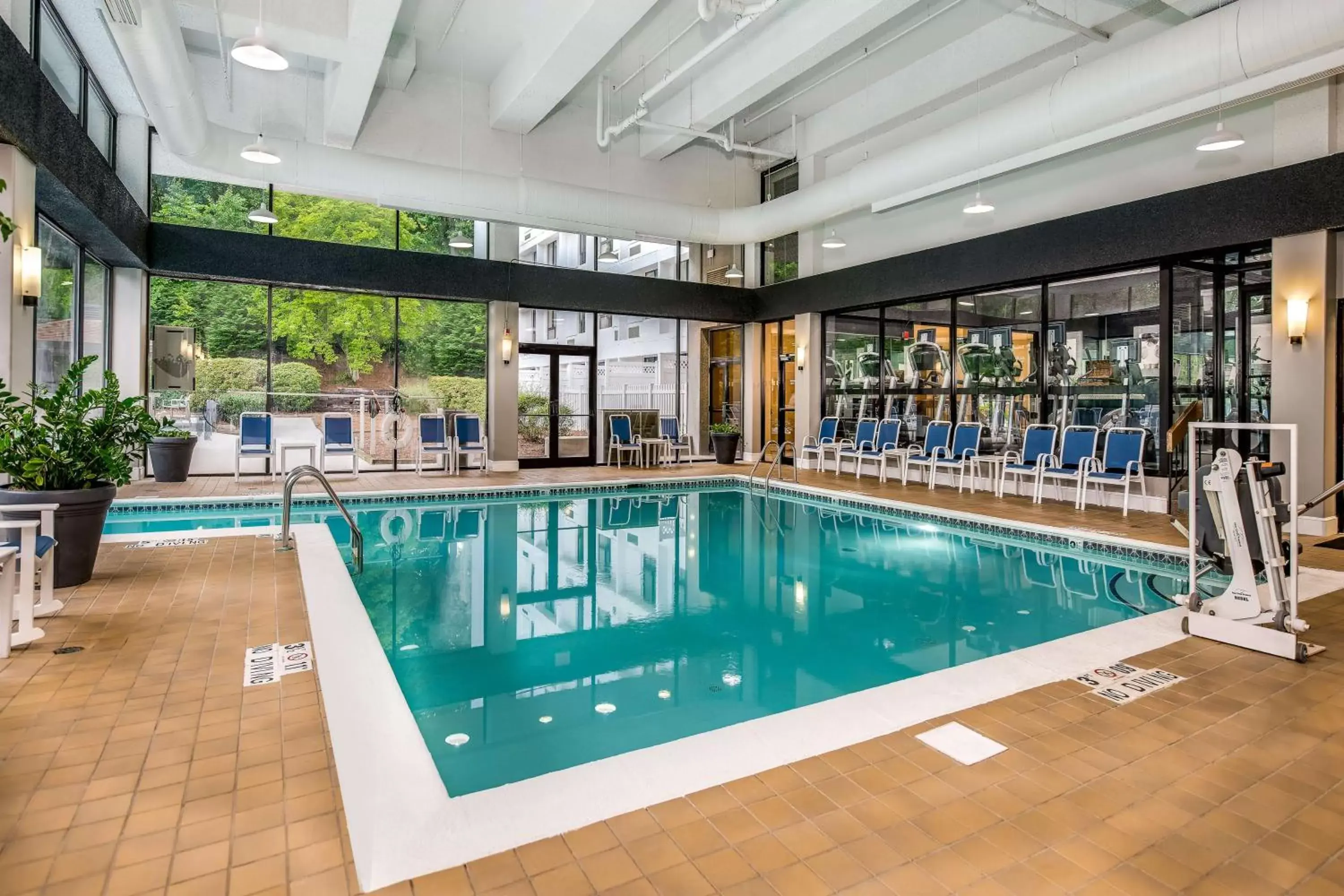 Activities, Swimming Pool in Sonesta Charlotte Executive Park