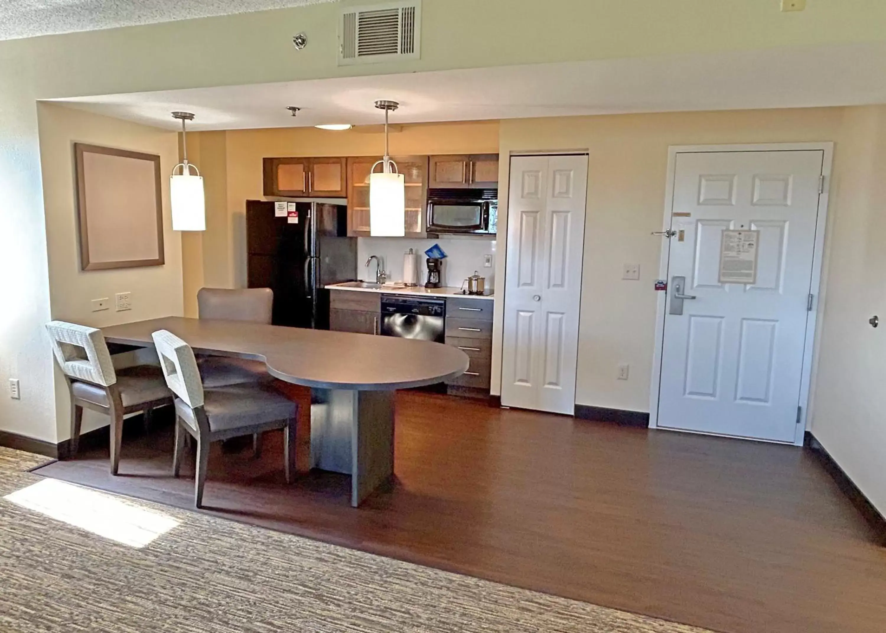 kitchen, Kitchen/Kitchenette in Candlewood Suites Indianapolis Downtown Medical District, an IHG Hotel