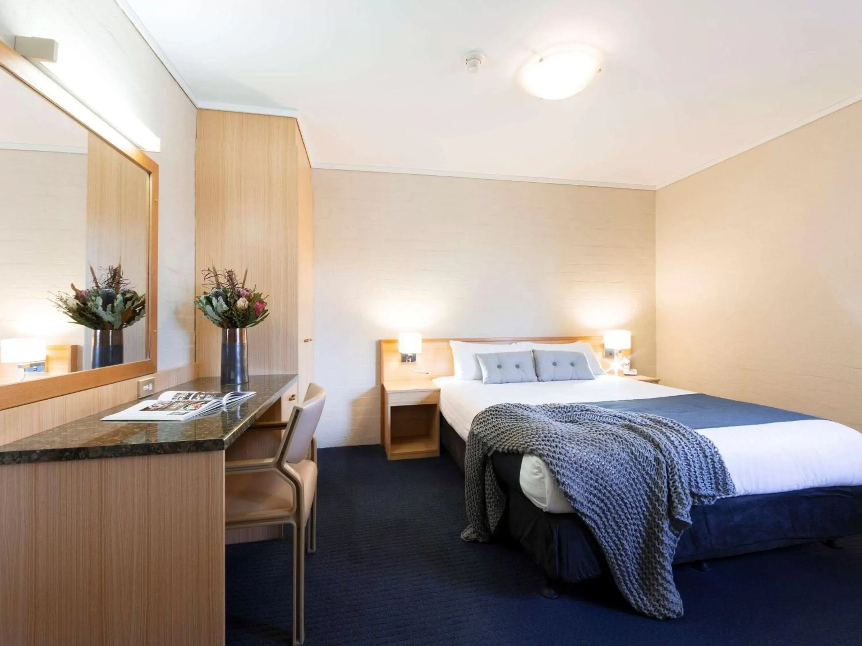 Photo of the whole room, Bed in ibis Styles Canberra