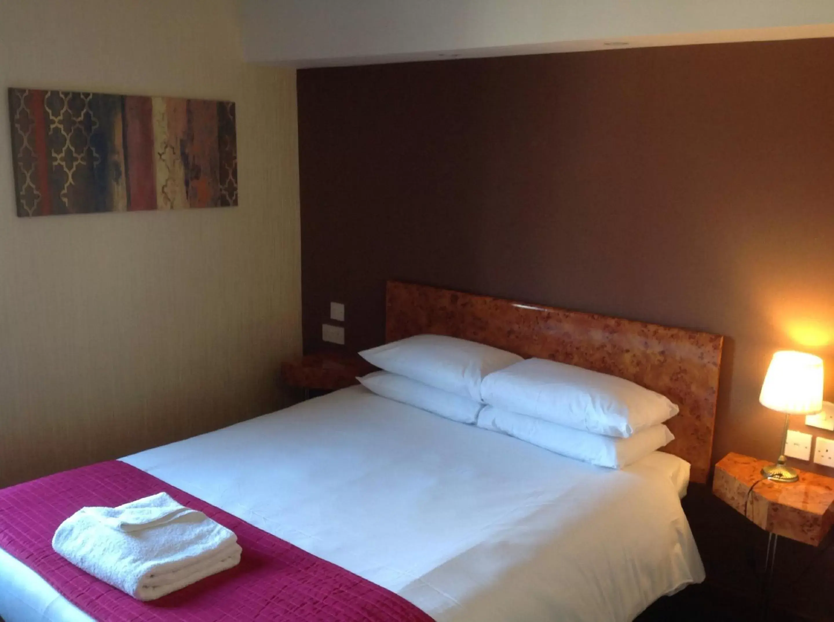 Bedroom, Bed in Great Western Hotel Aberdeen