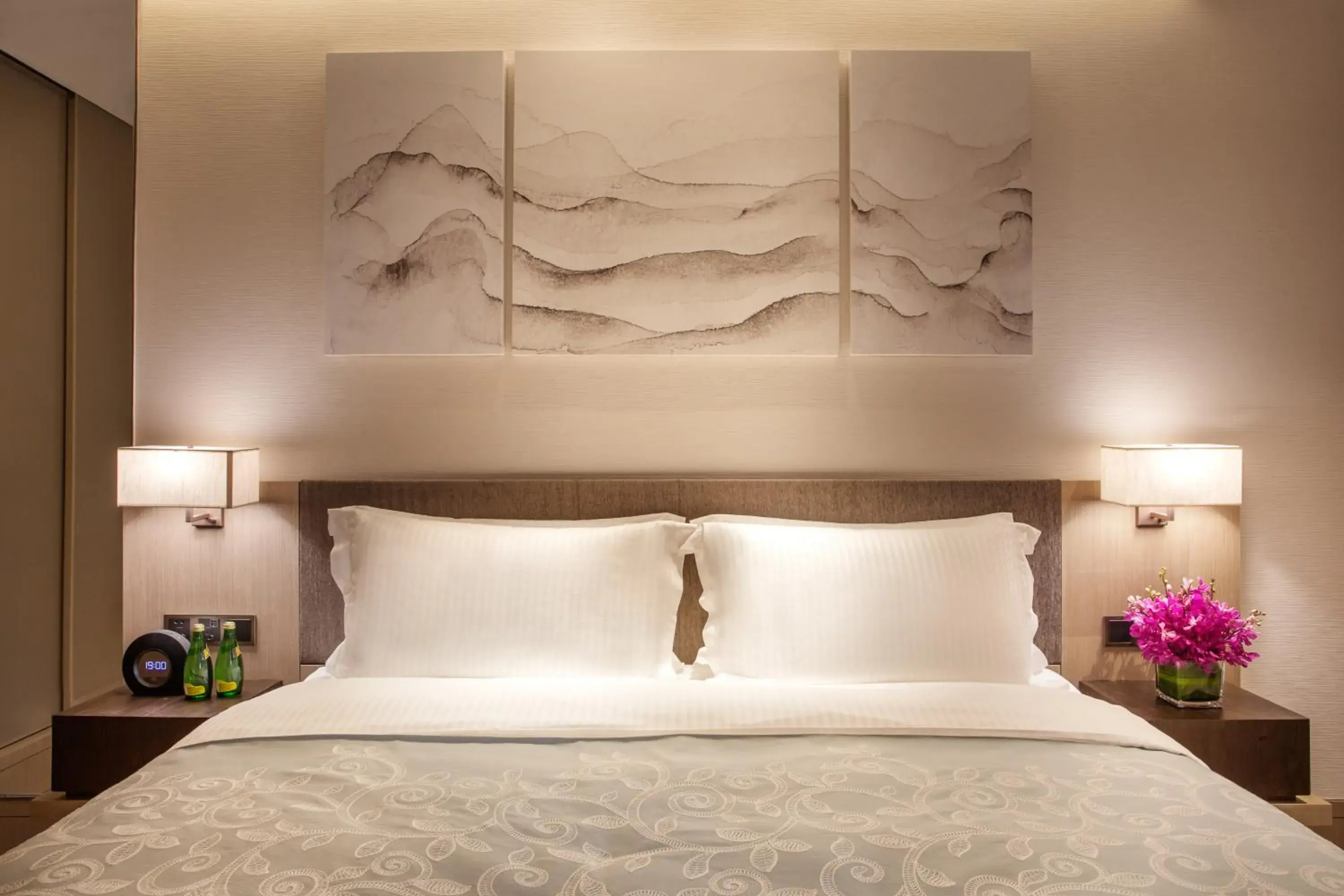 Bedroom, Bed in Ascott Raffles City Shenzhen
