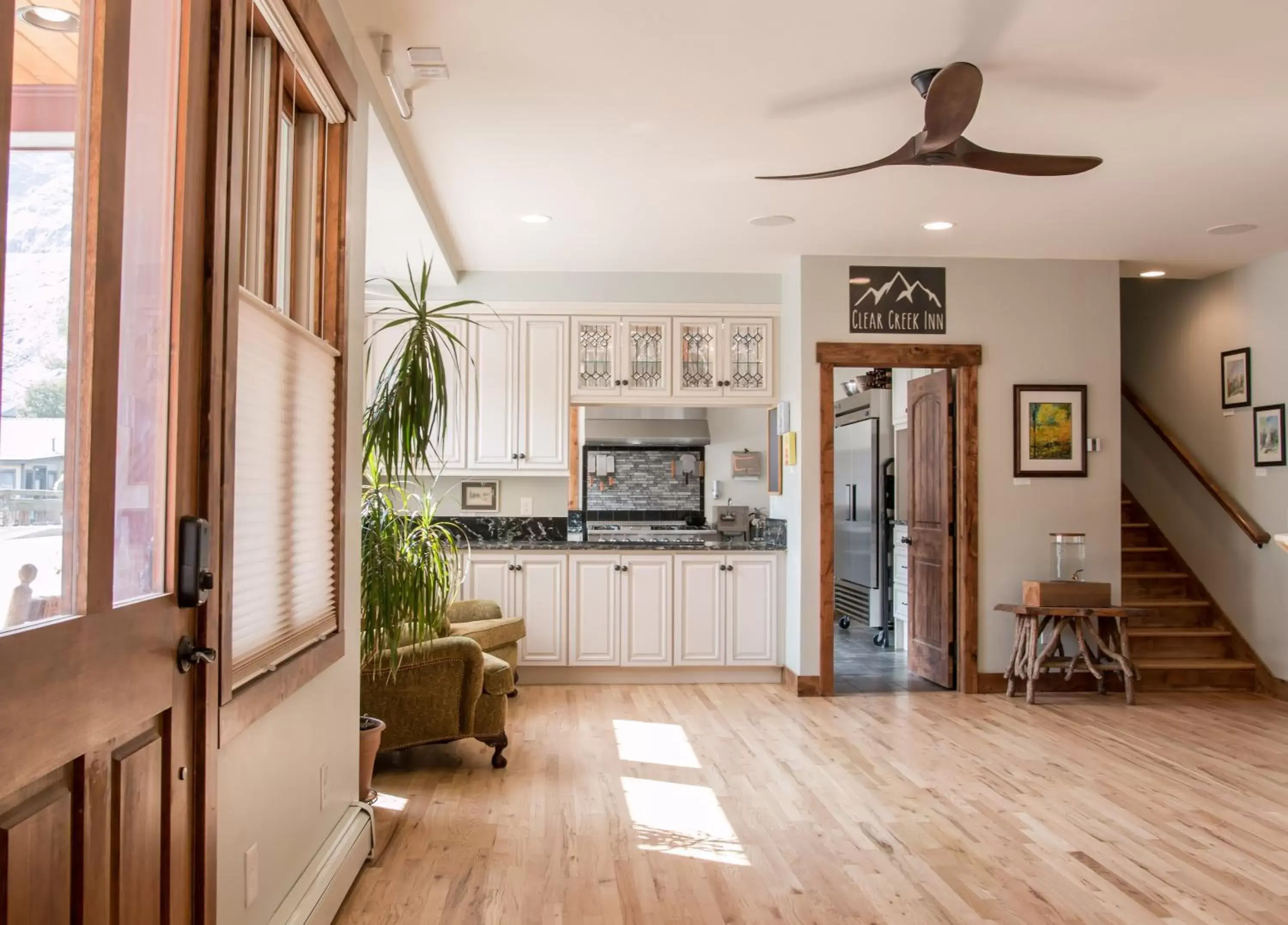 Kitchen/Kitchenette in Clear Creek Inn