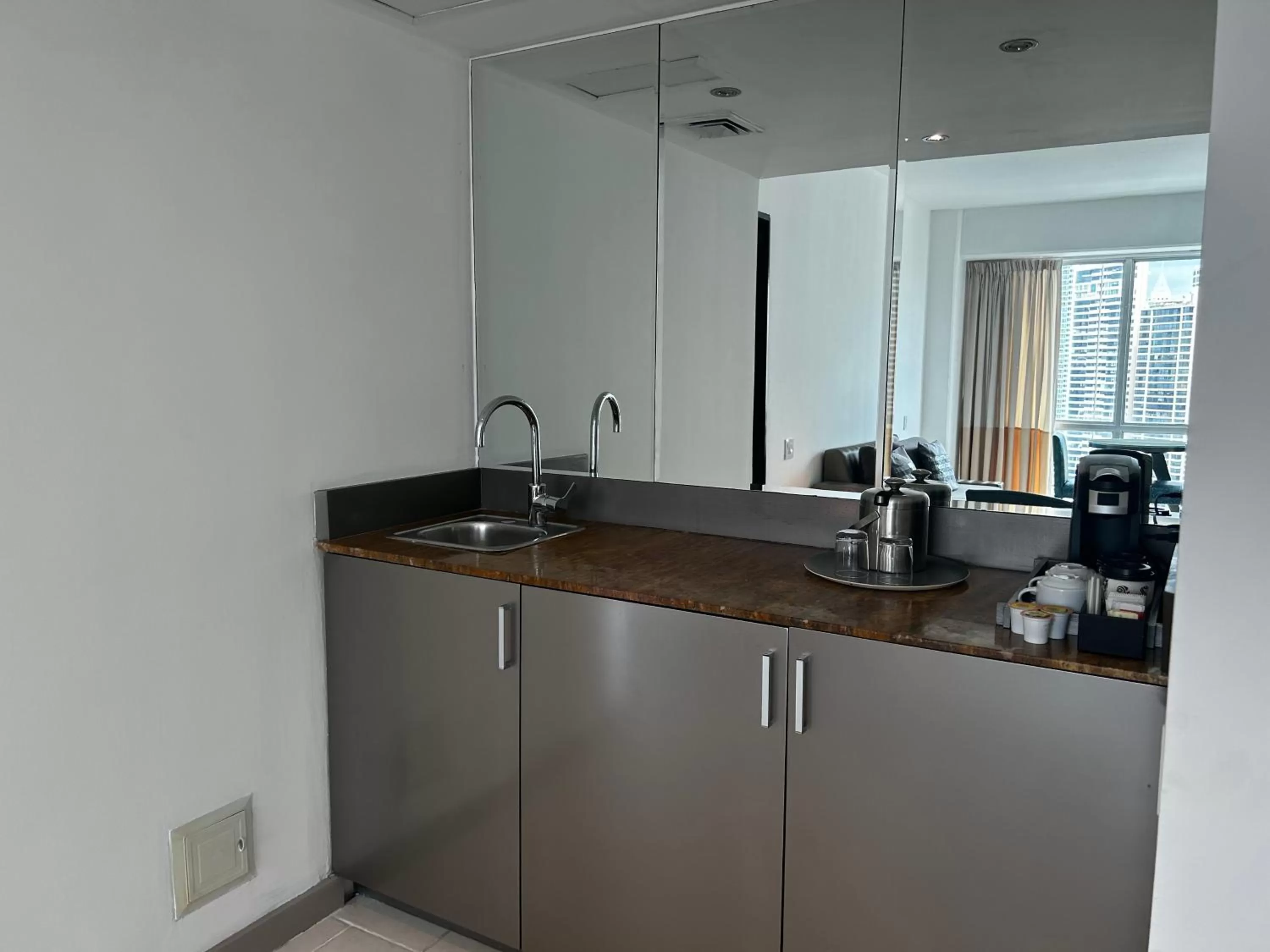 Kitchen or kitchenette in Decapolis Hotel Panama City