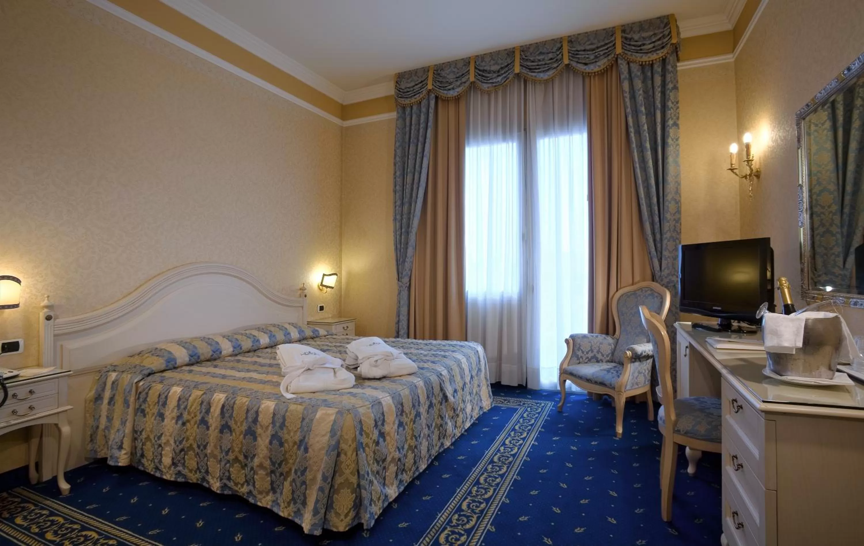 Photo of the whole room, Bed in Hotel Terme Helvetia
