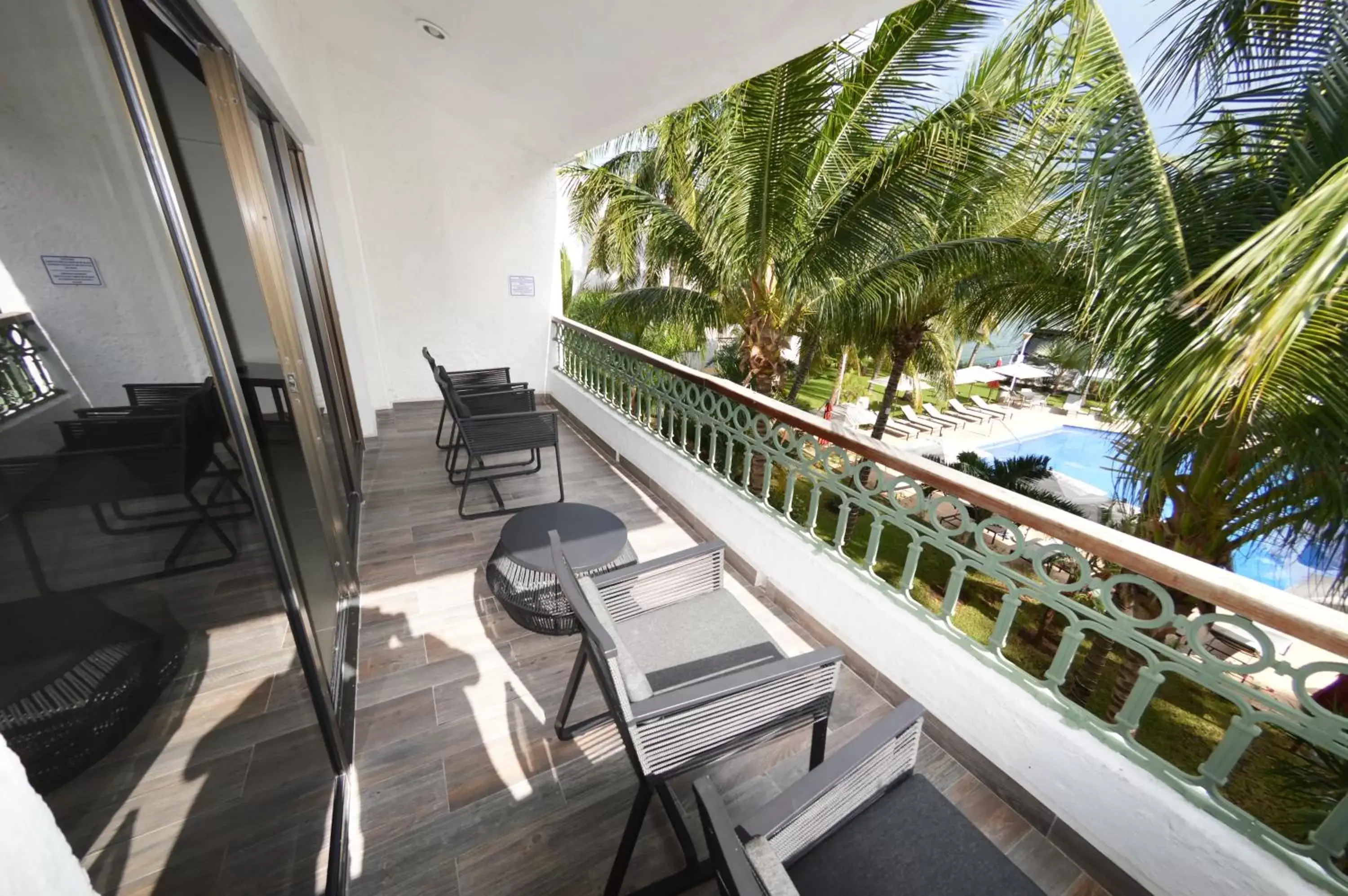 Balcony/Terrace in Sina Suites