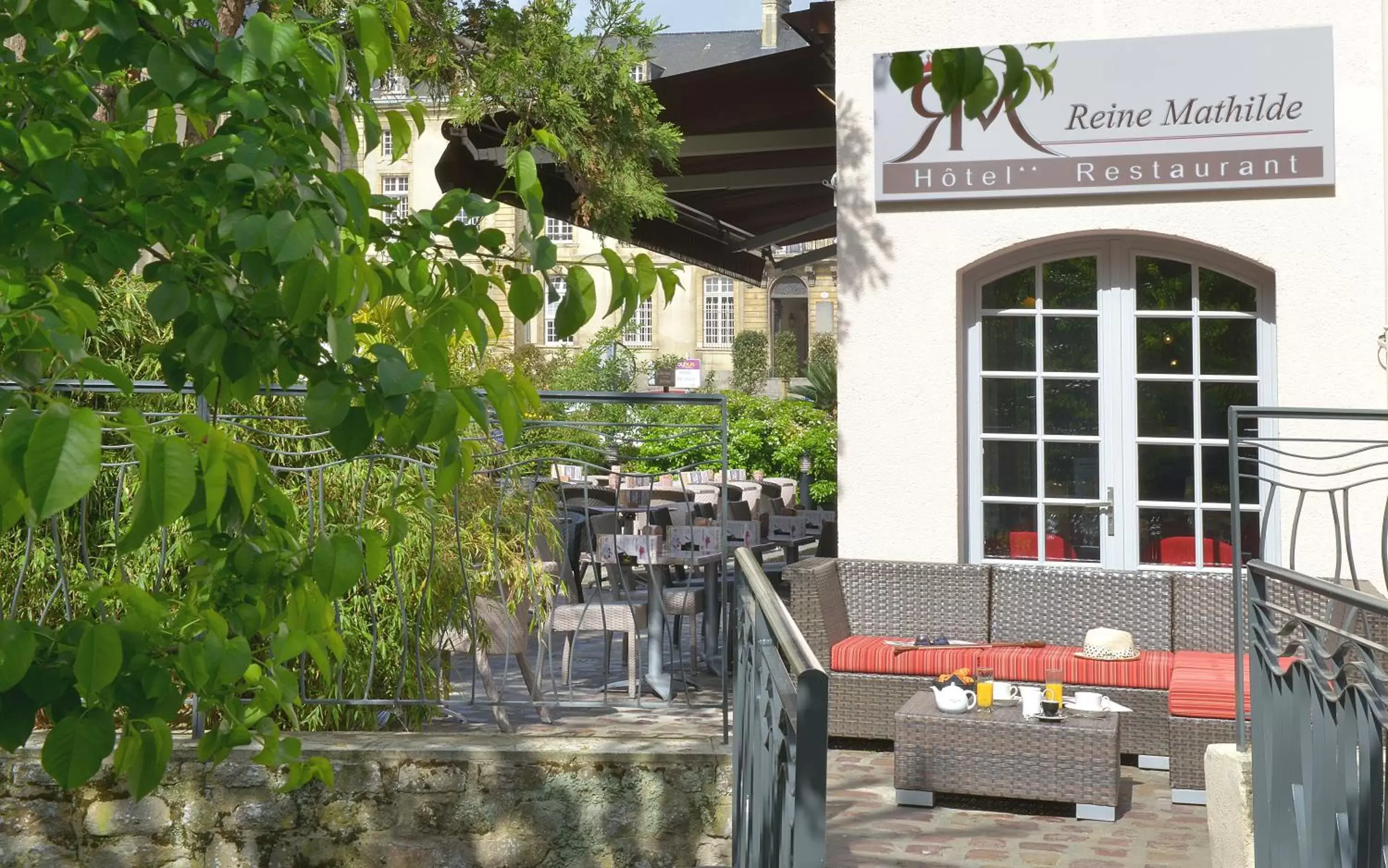 Restaurant/places to eat in Hotel Reine Mathilde
