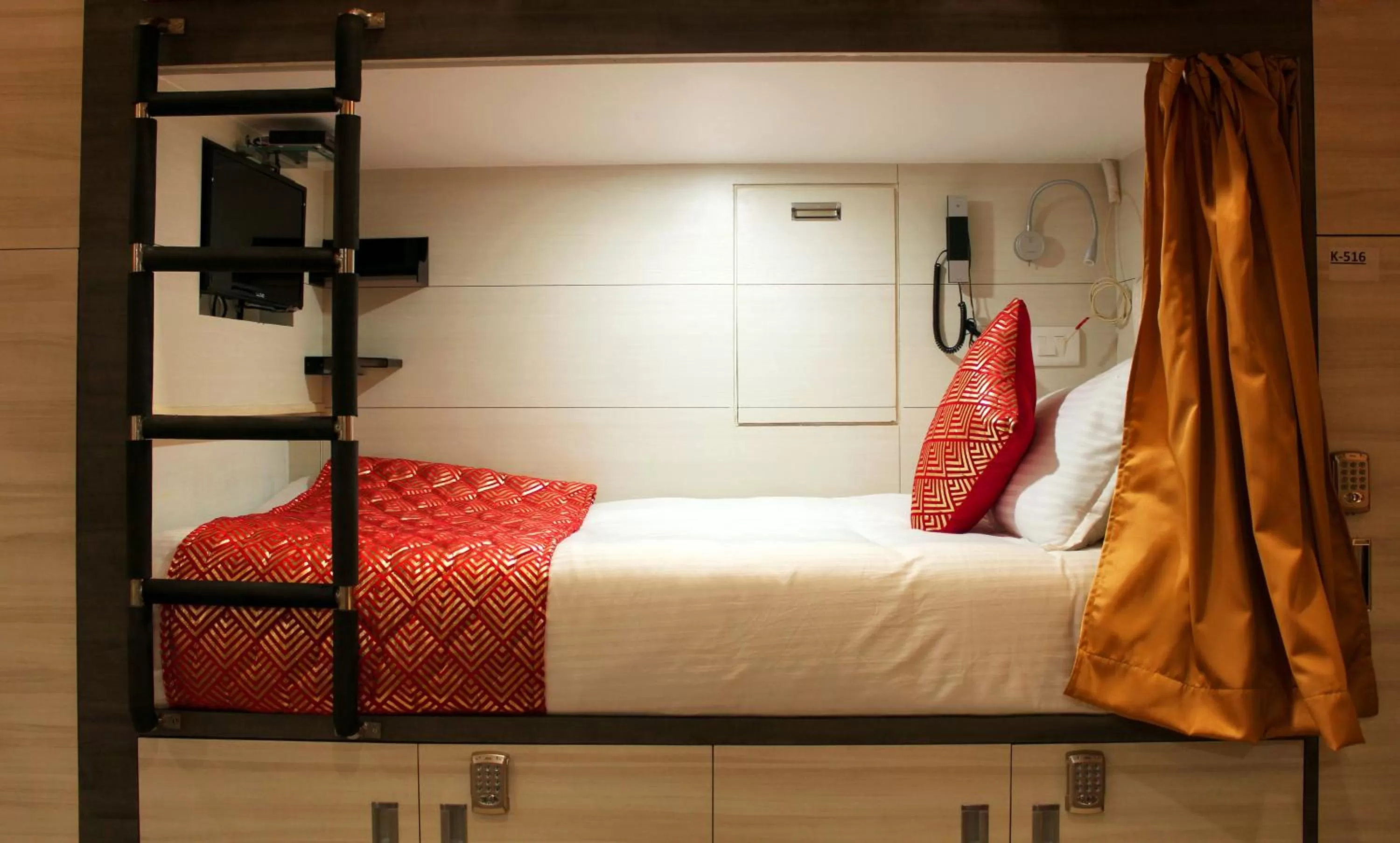 bunk bed, Bed in Hotel Kama International