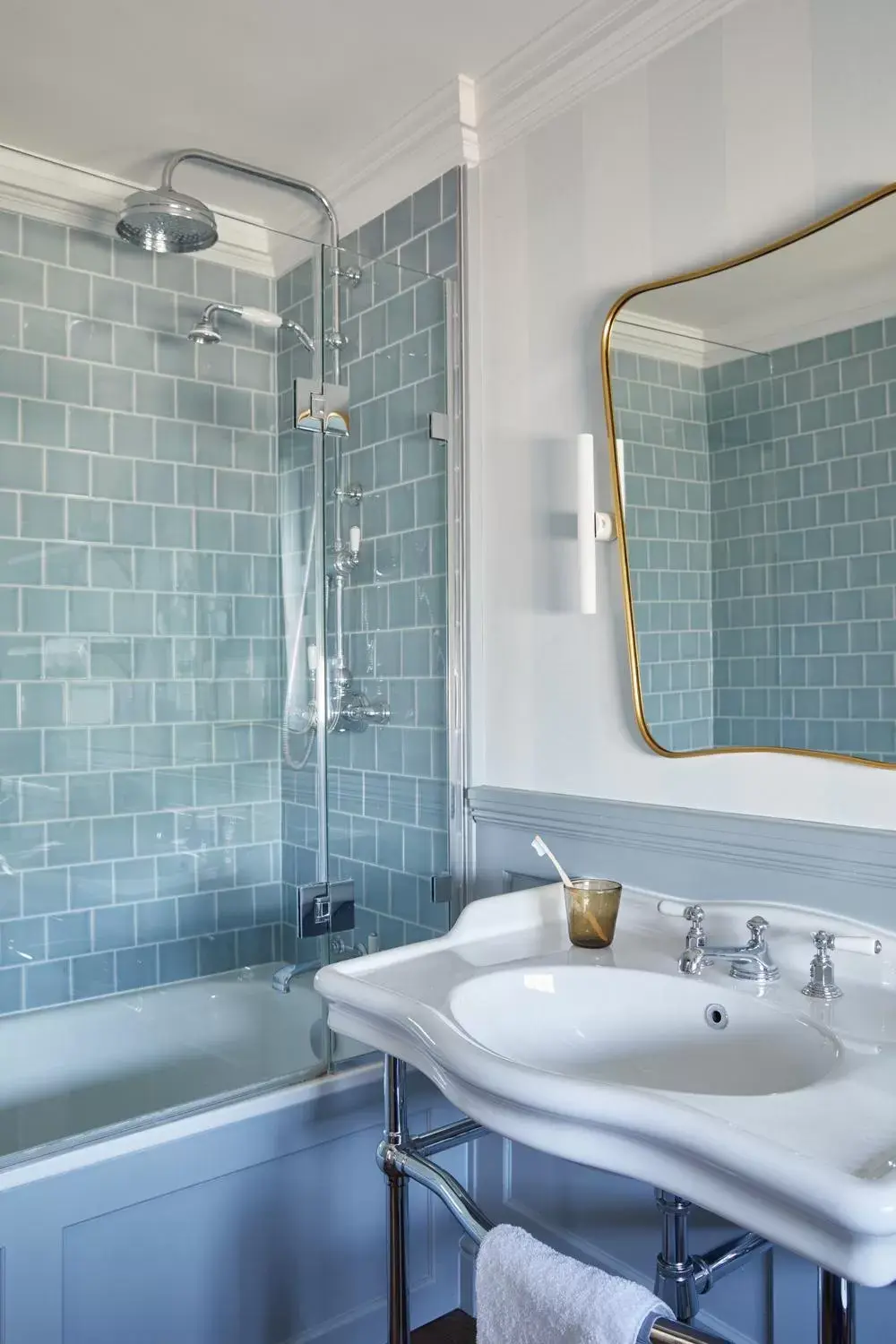 Bathroom in Moonfleet Manor - A Luxury Family Hotel