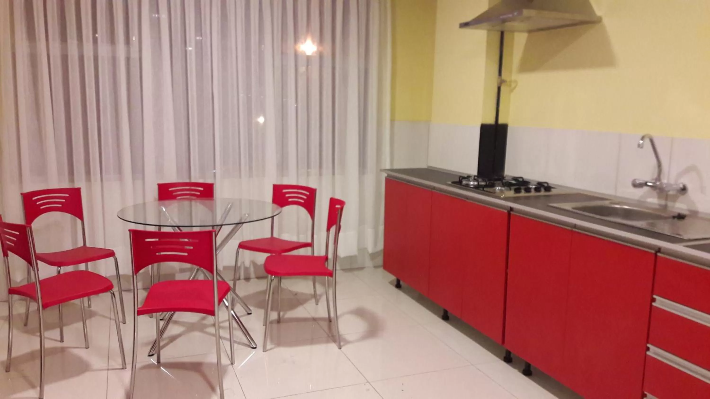 Kitchen or kitchenette in Apart Serma Hotel