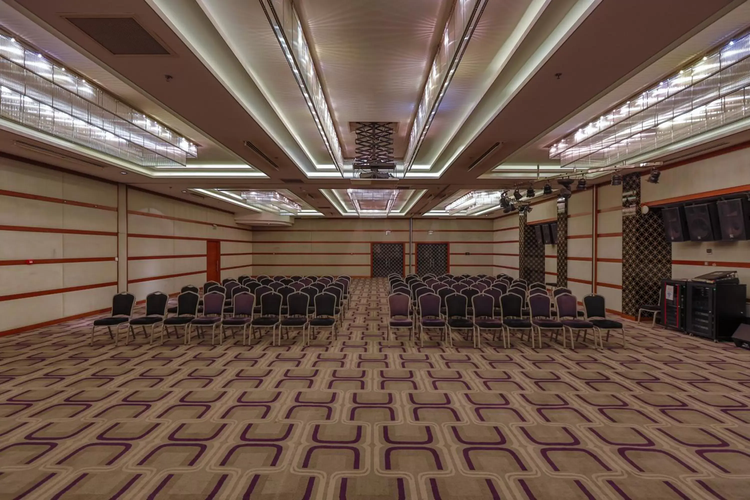 Meeting/conference room, Banquet Facilities in Niza Park Hotel