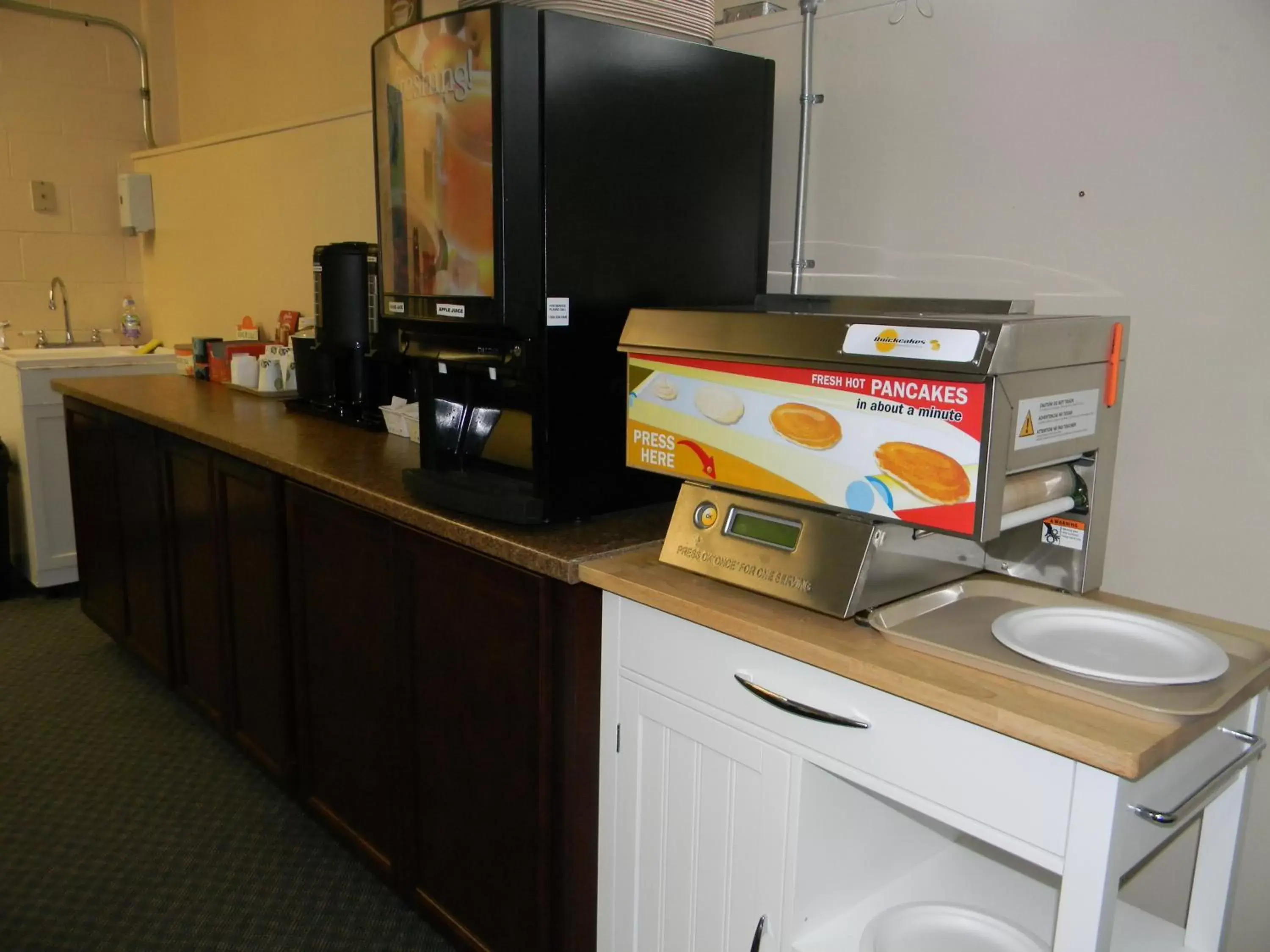 Food and drinks, Coffee/Tea Facilities in Howard Johnson by Wyndham Woodstock NB