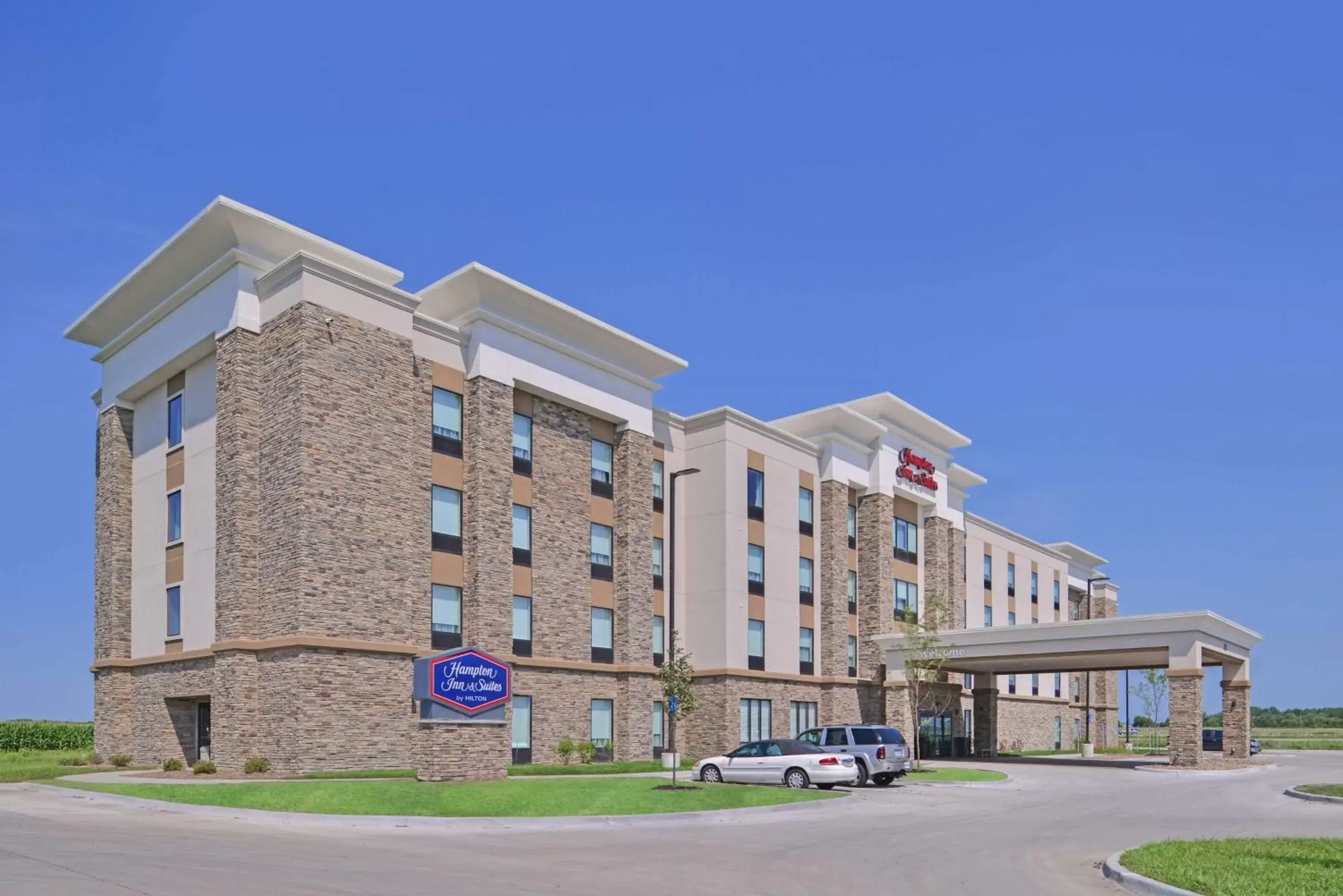 Property Building in Hampton Inn and Suites Altoona-Des Moines by Hilton