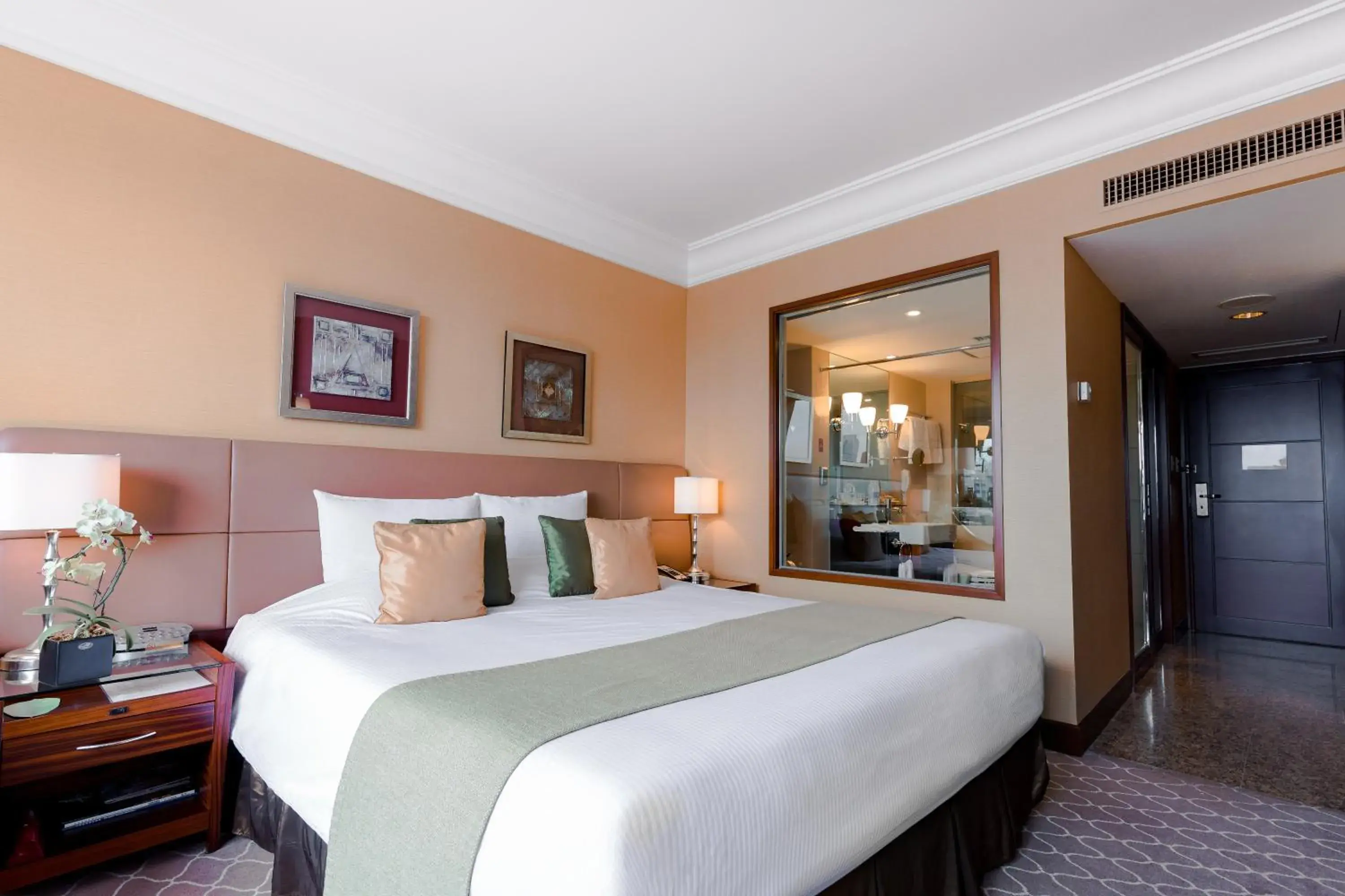 Executive Room in Okura Garden Hotel Shanghai Executive Room in Okura Garden Hotel Shanghai