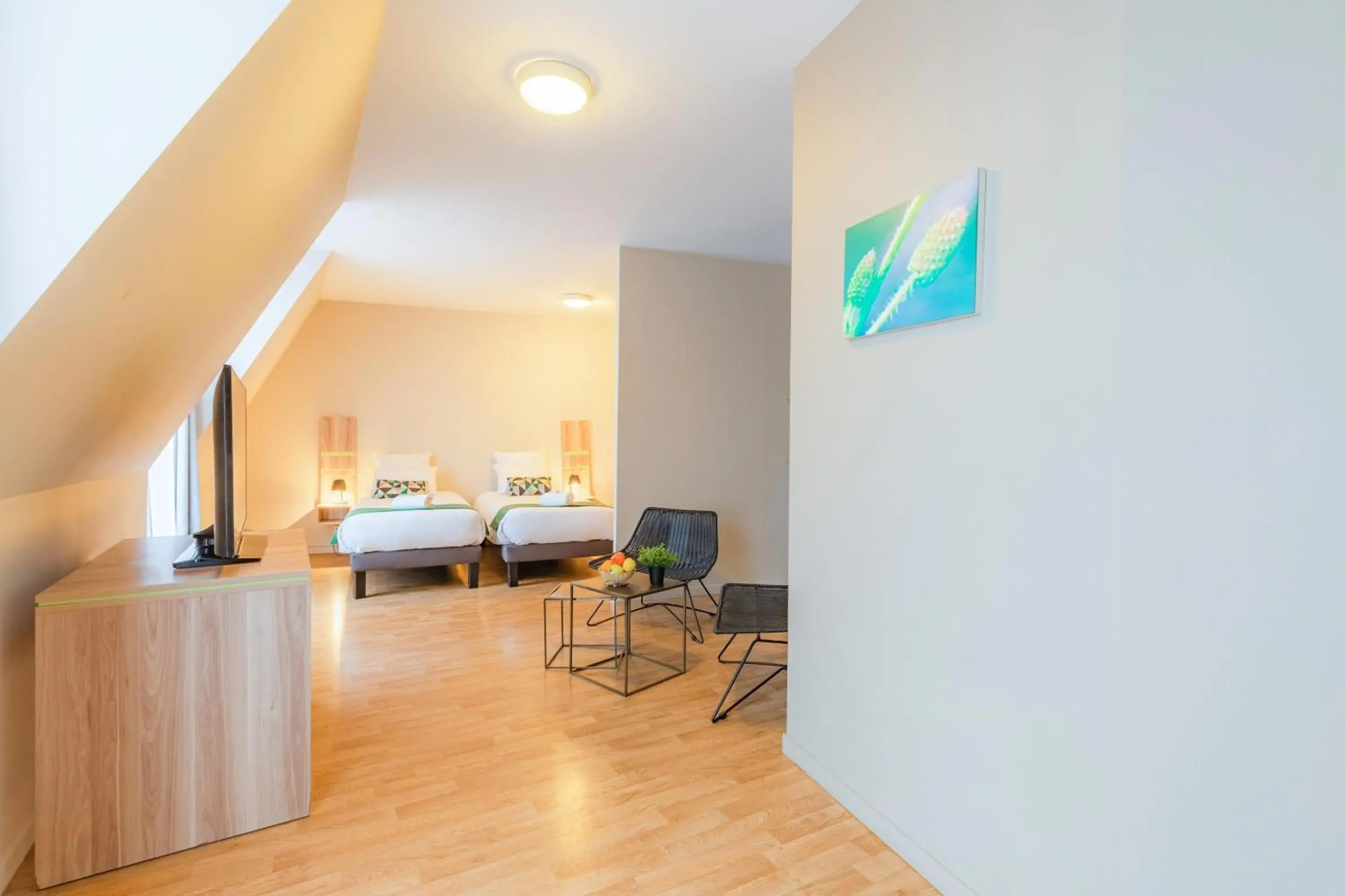 Bed, Dining Area in Park & Suites Elegance Nantes-Carre Bouffay