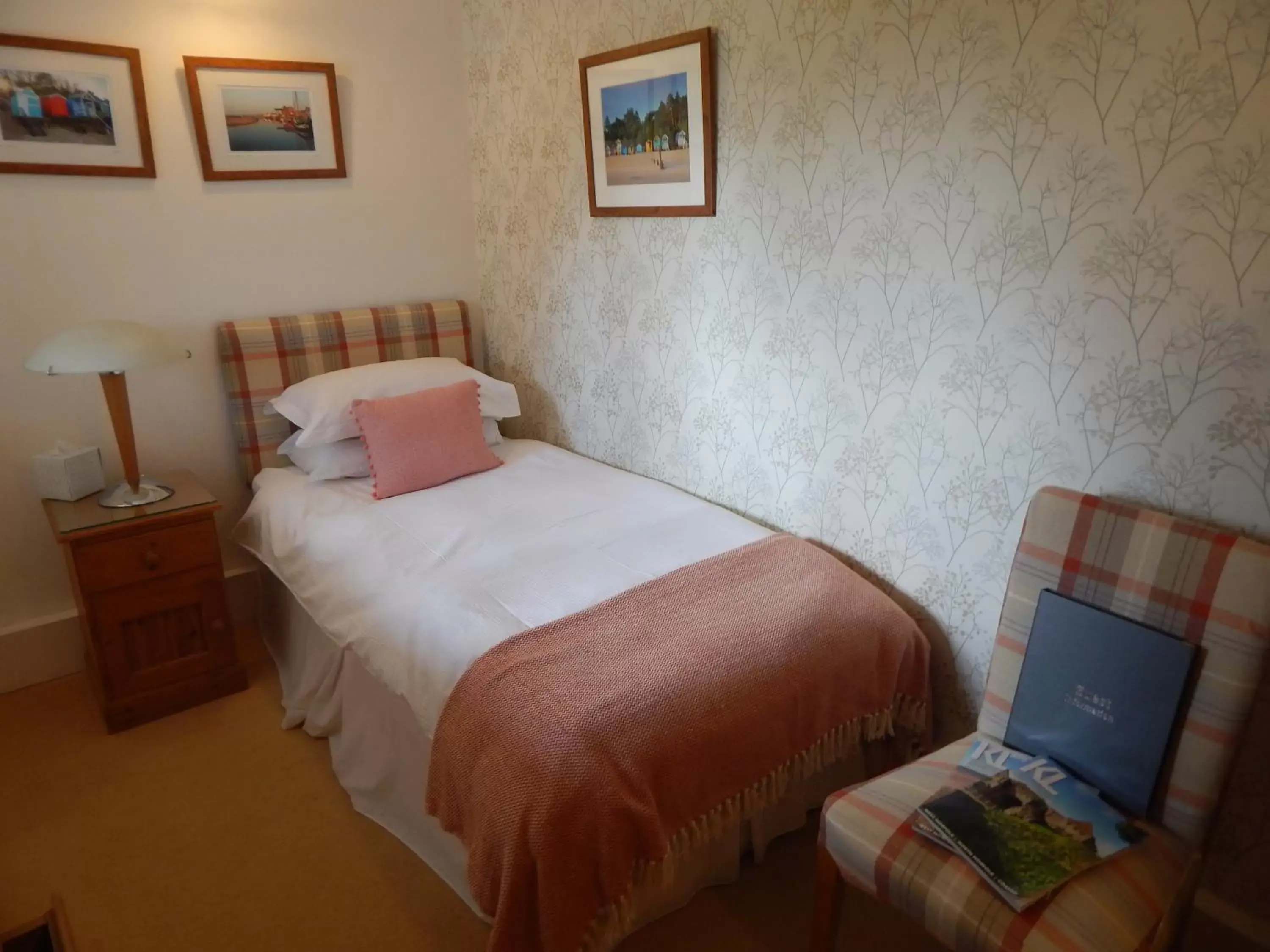 Bedroom, Bed in Fairlight Lodge