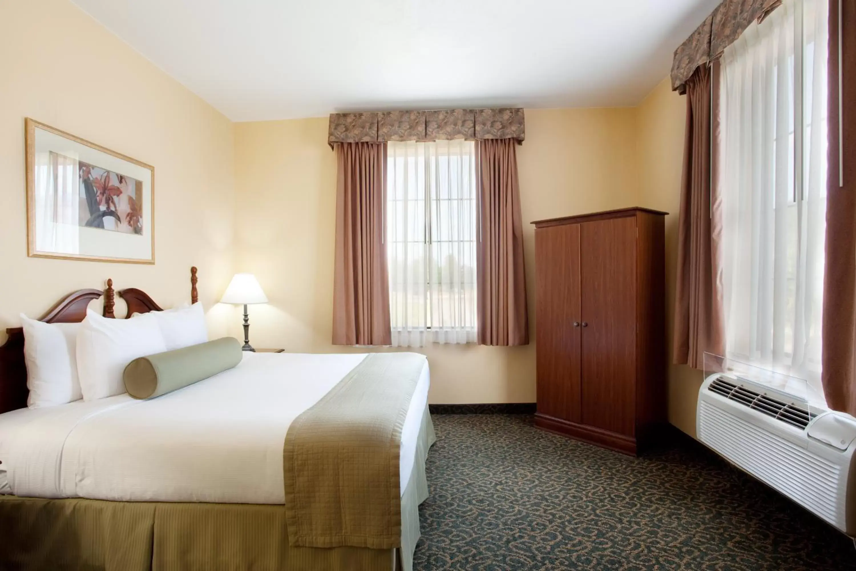 Bedroom, Bed in Best Western Plus Executive Hotel & Suites