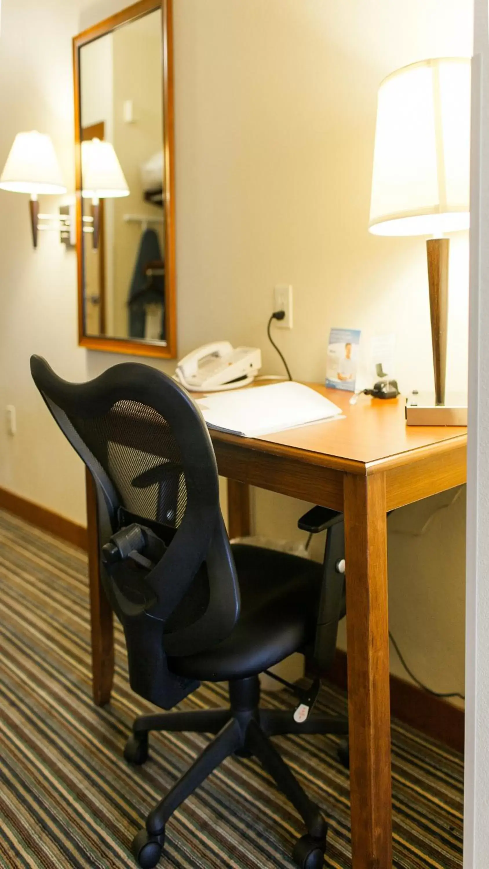 Seating area, Dining Area in Holiday Inn Express Turlock, an IHG Hotel