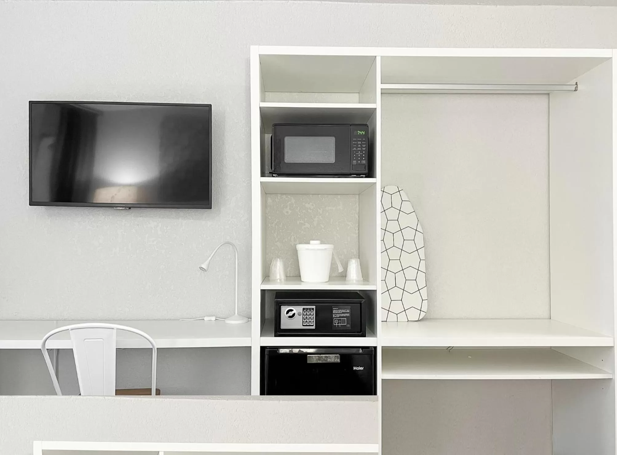 TV and multimedia in Oneway Savannah