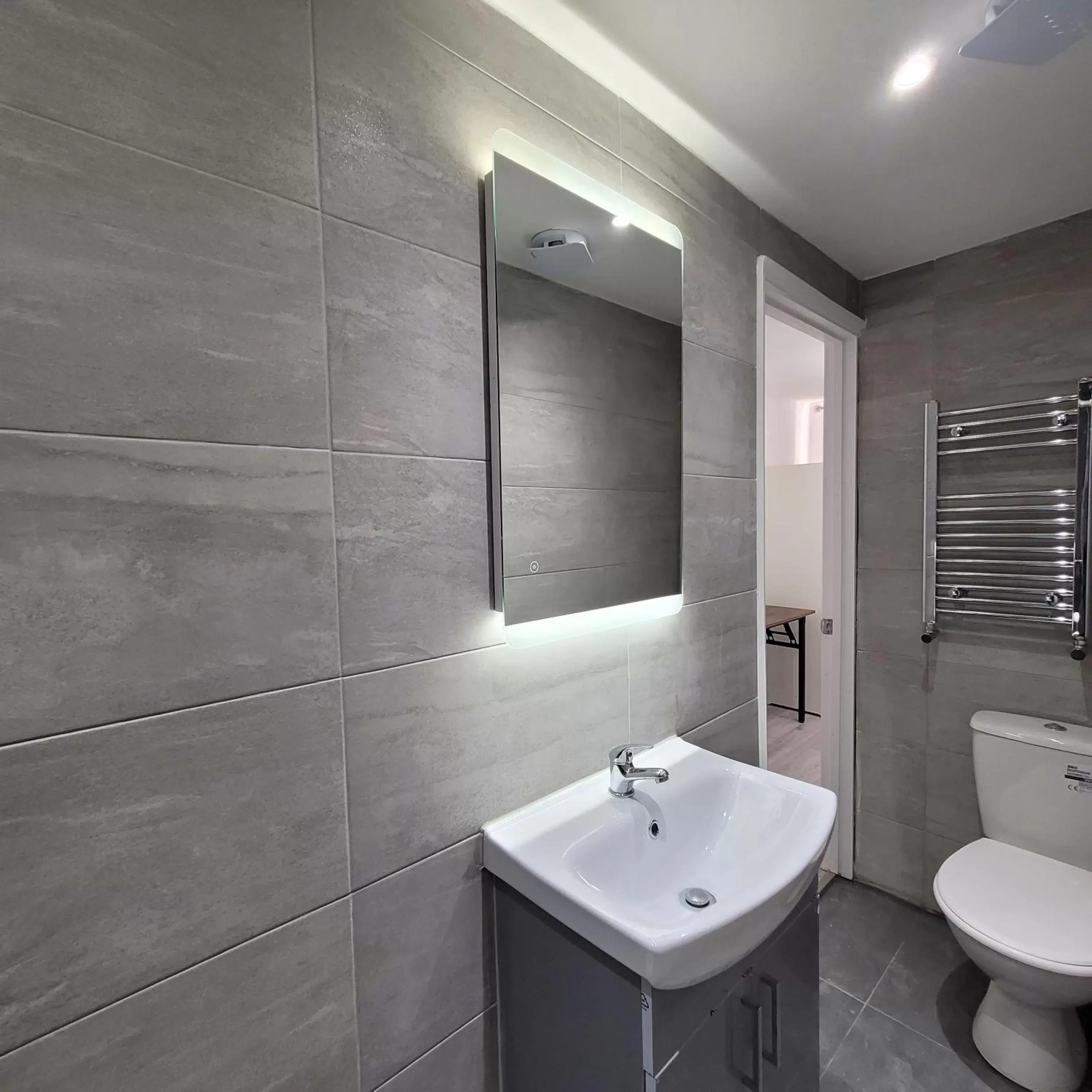 Bathroom in Argyle Square Hotel Bathroom in Argyle Square Hotel