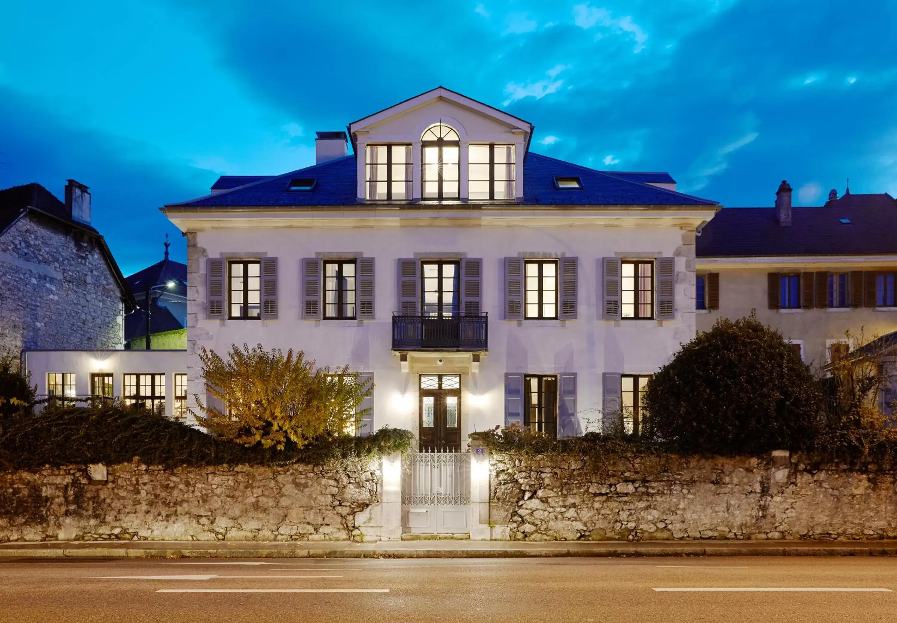 Facade/entrance, Property Building in Le Boutik Hotel