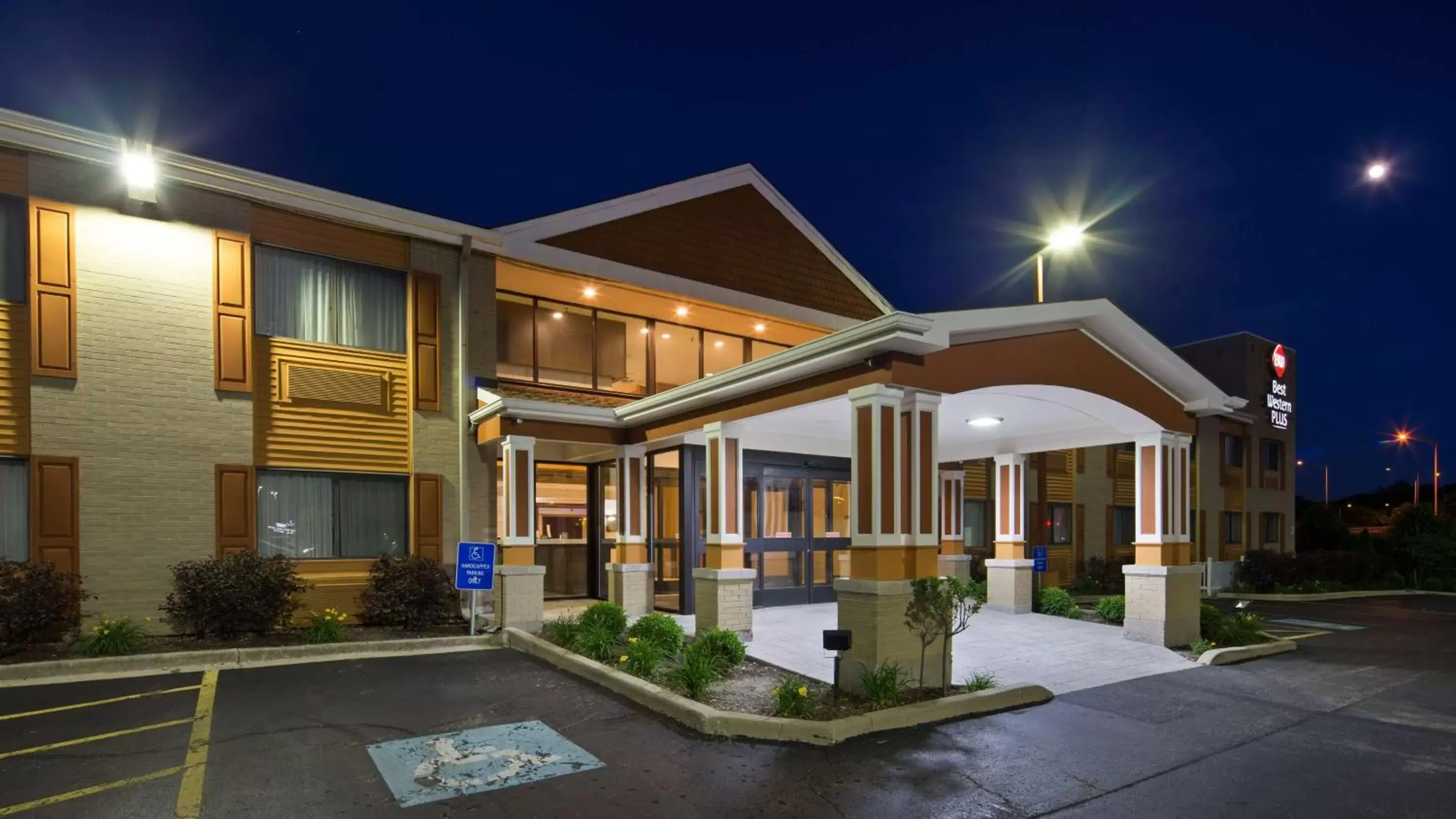 Property Building in Best Western Oakbrook Inn