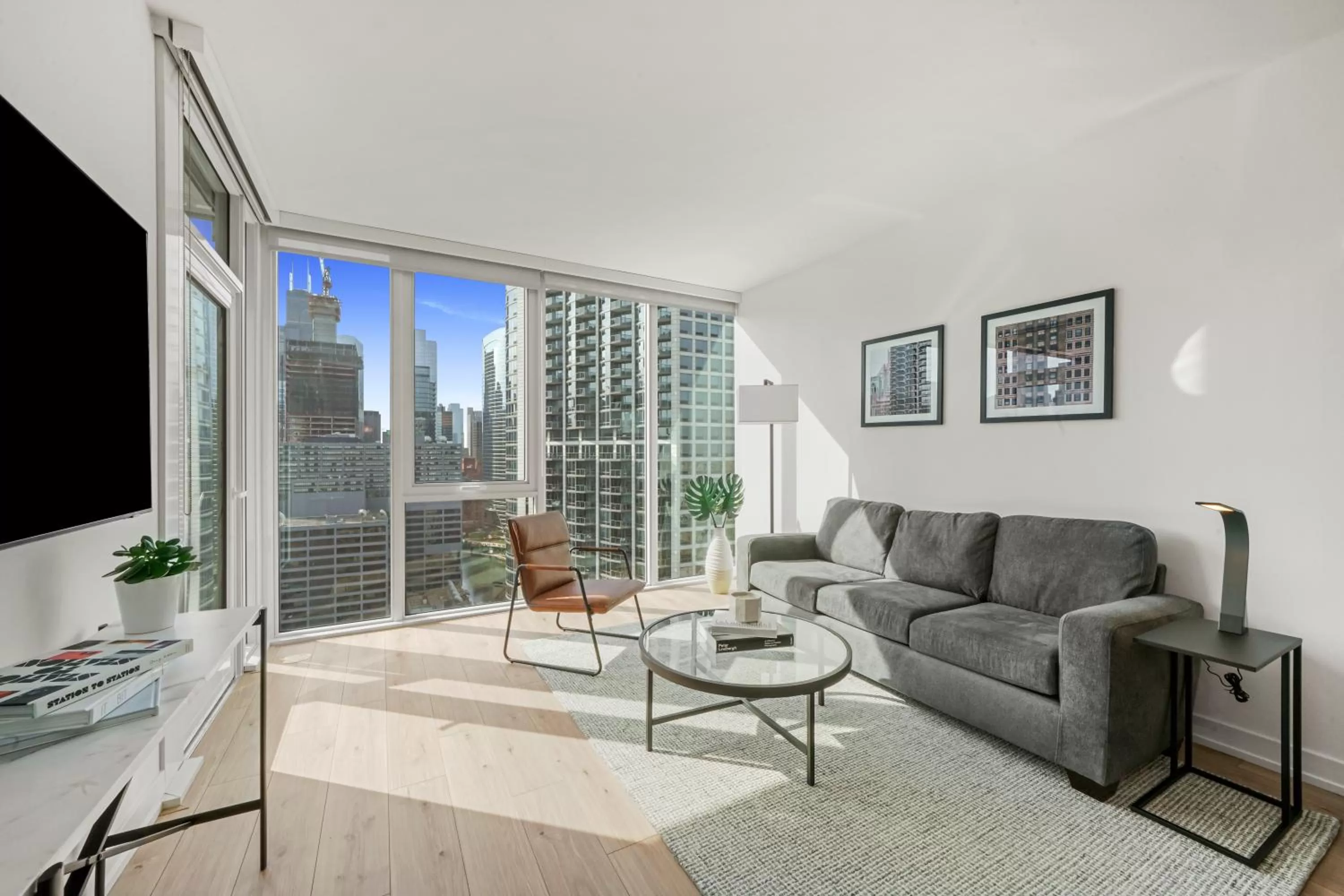 Living room in Level Chicago - River North