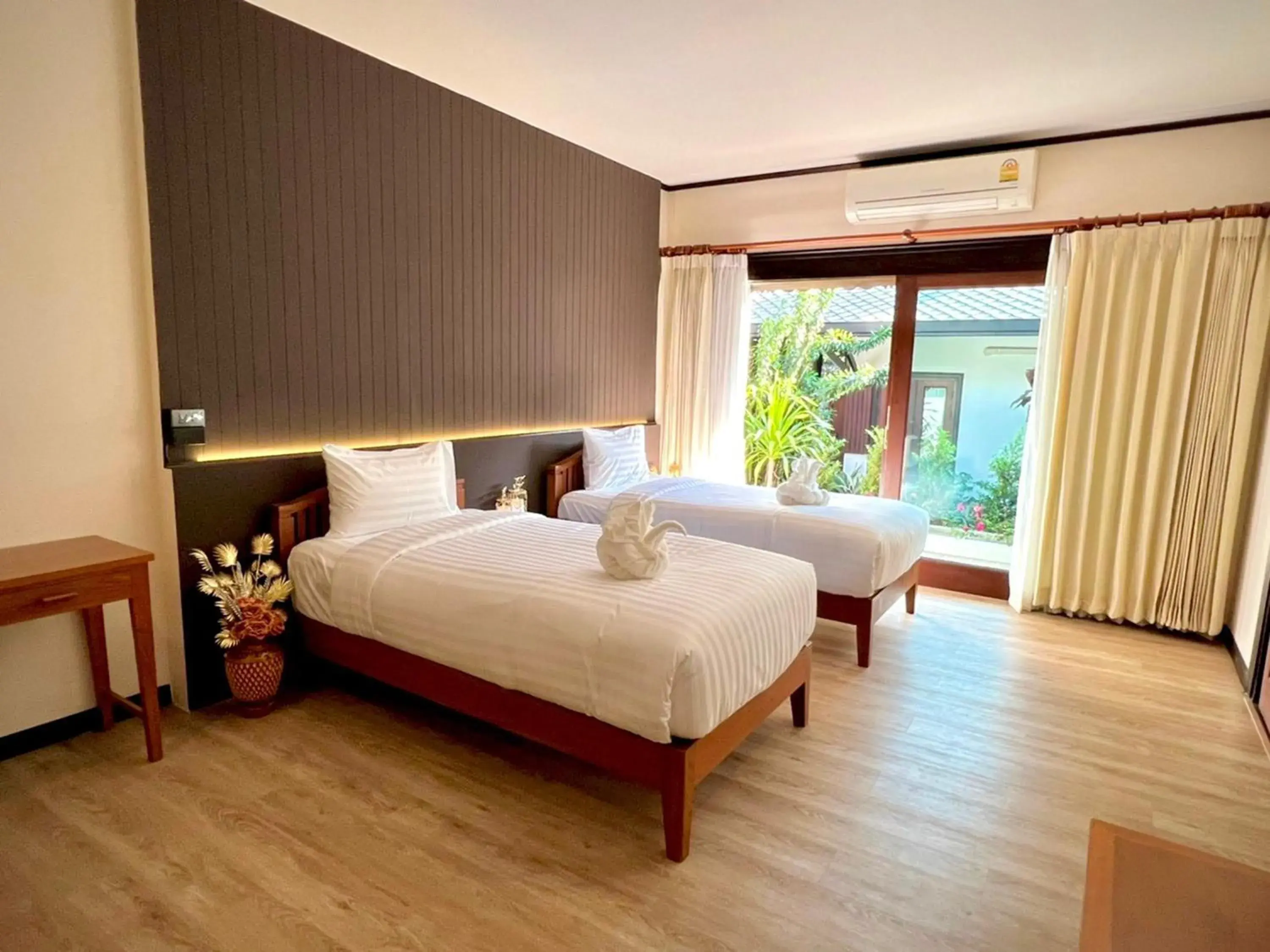 Bed in Na Mantra Resort