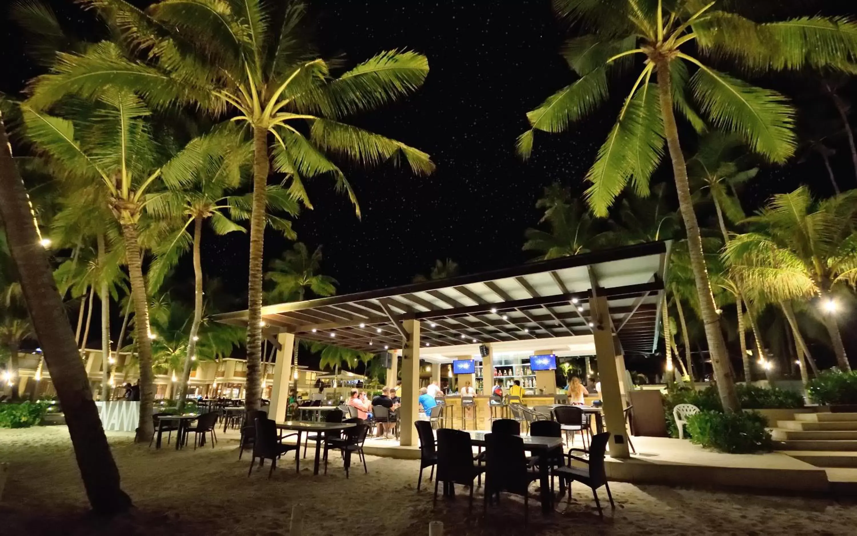 Lounge or bar in Henann Resort Alona Beach