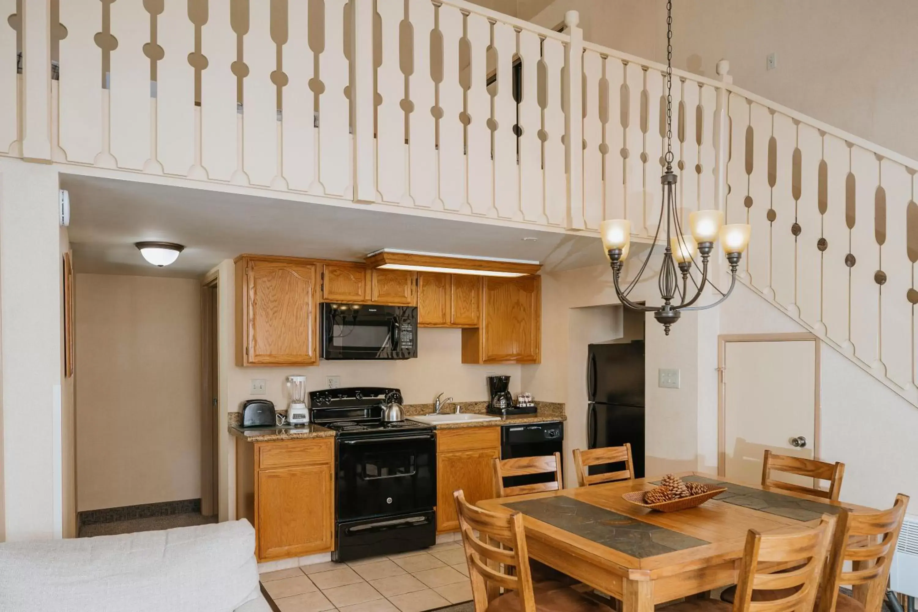 Kitchen or kitchenette, Kitchen/Kitchenette in Mammoth Mountain Inn