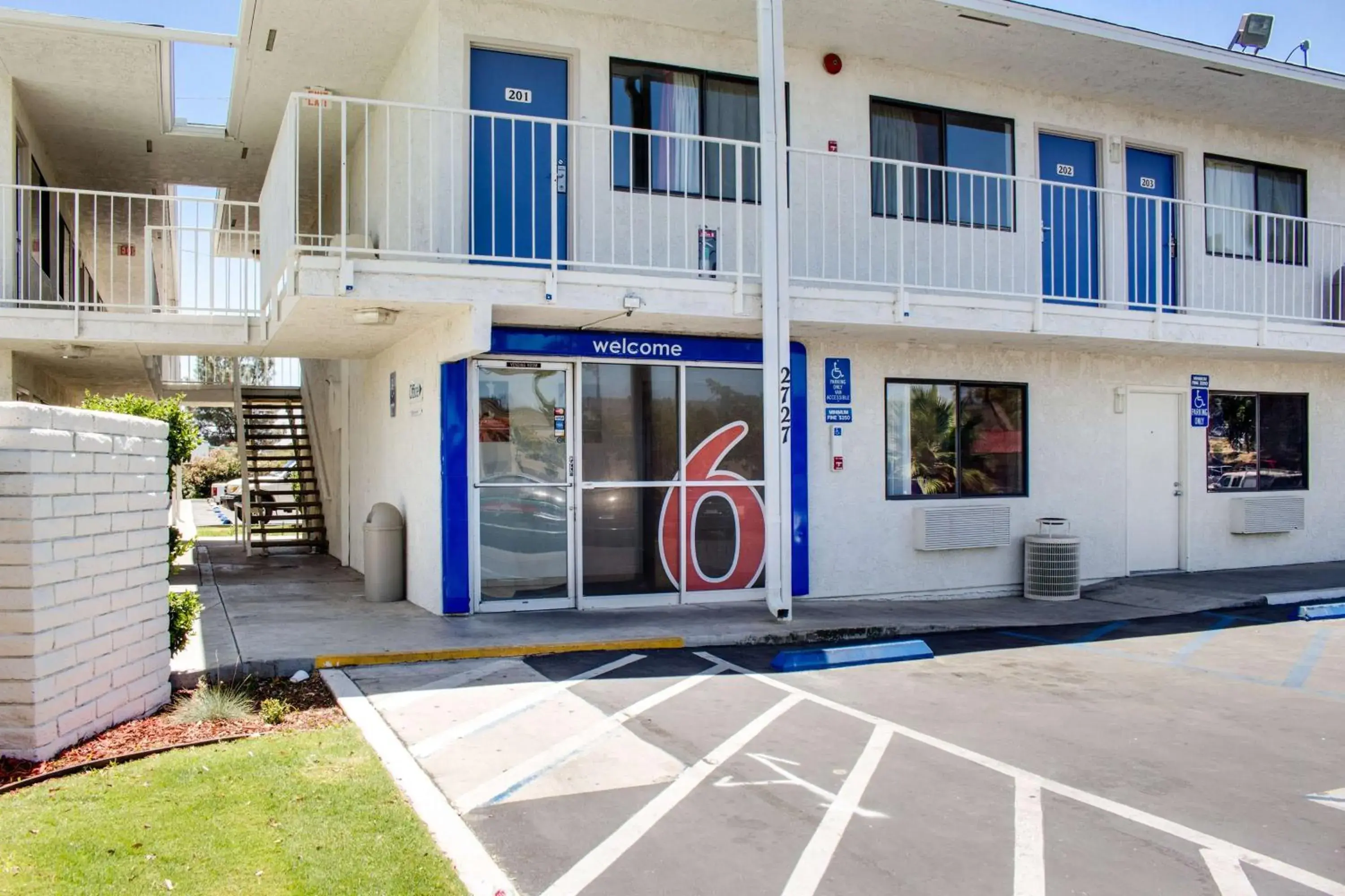 Property Building in Motel 6-Bakersfield, CA - South