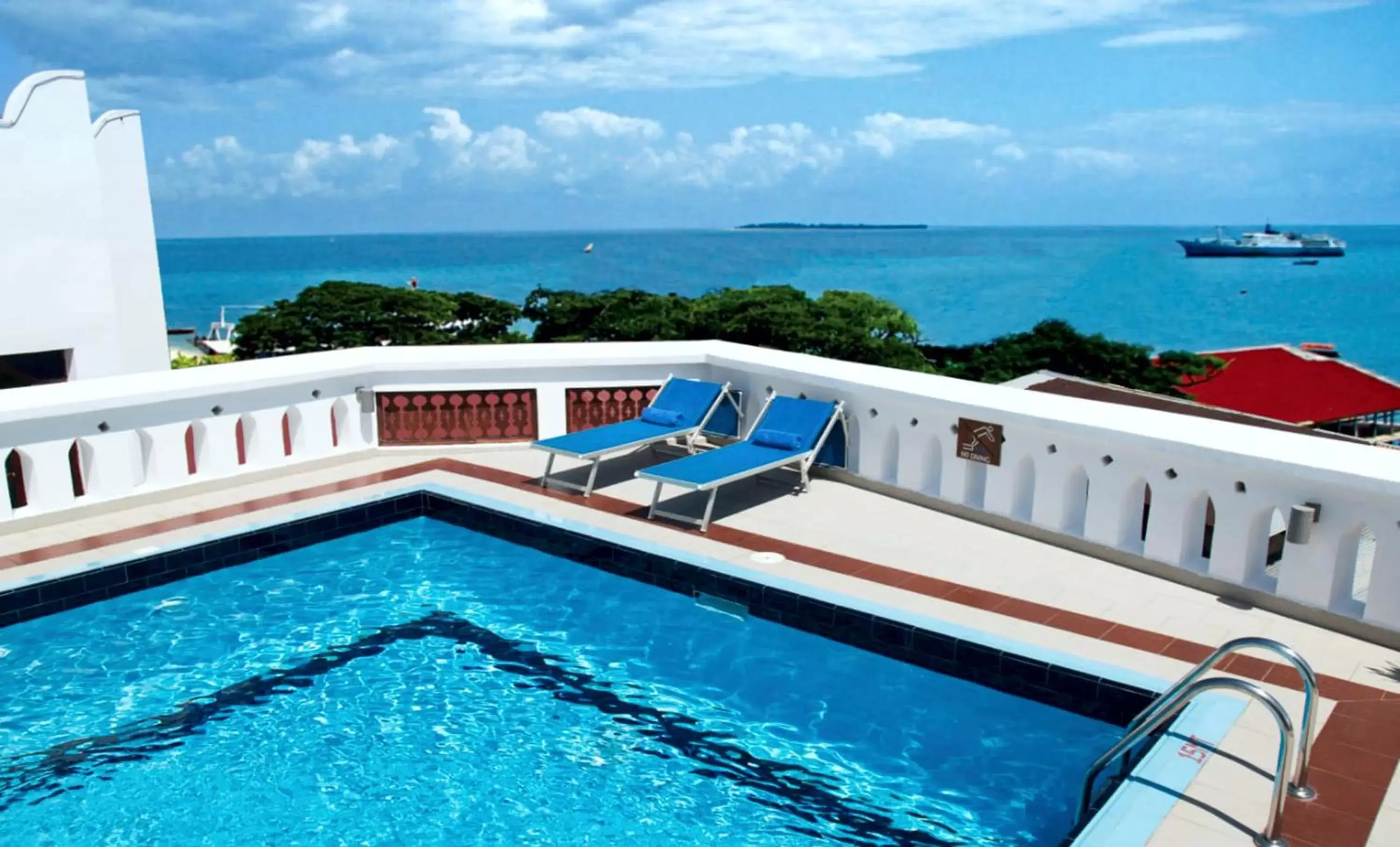 Activities, Swimming Pool in Maru Maru Hotel