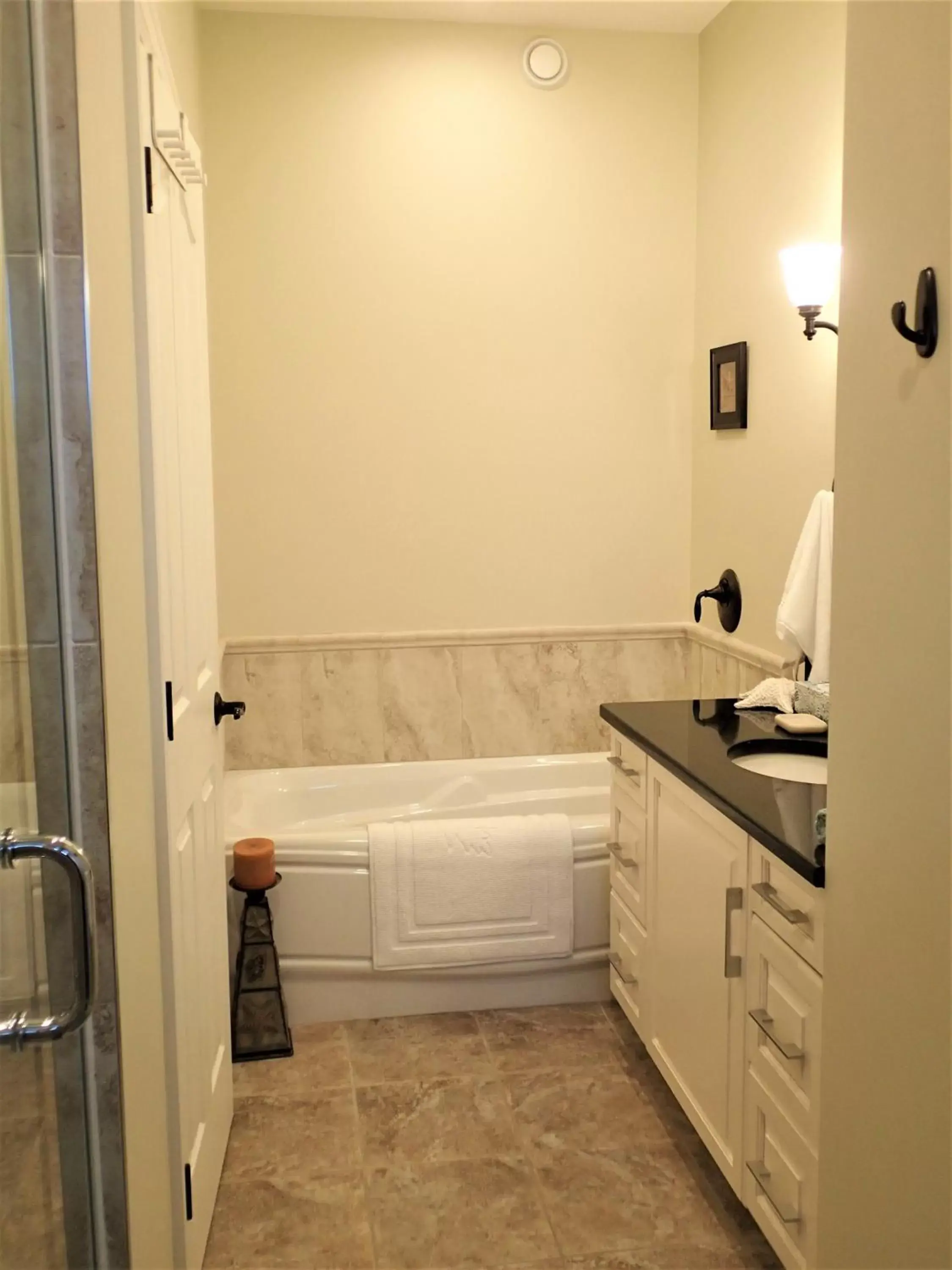 Bathroom in The Cozy Fox BNB-Woodland Room