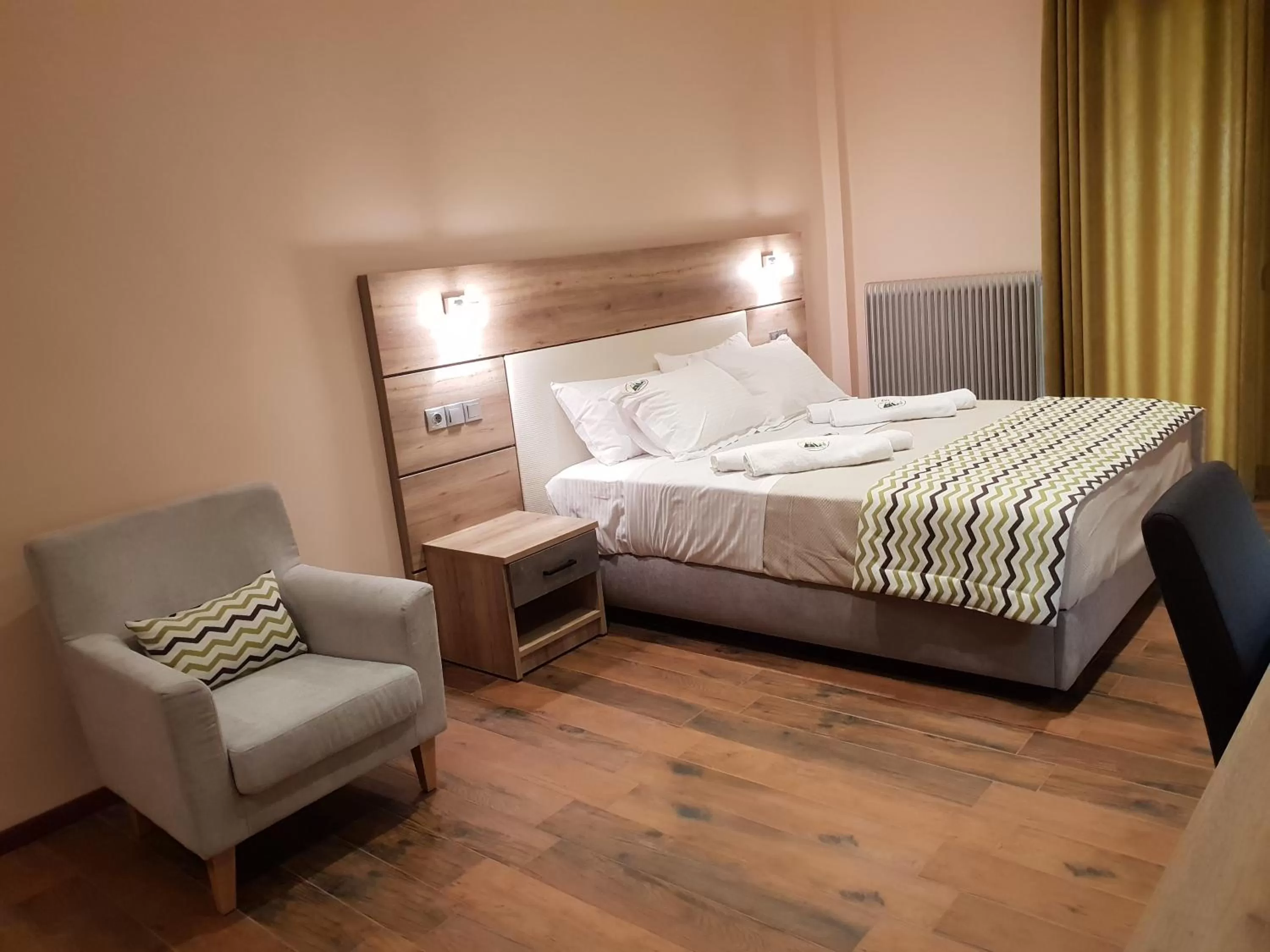 Photo of the whole room, Bed in Mondeus Inn Luxury