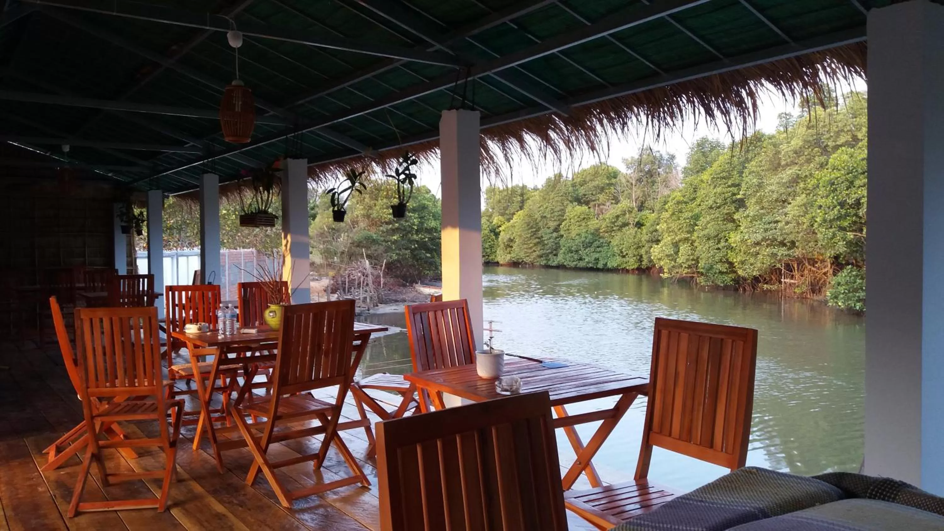 Restaurant/places to eat in Spayhiti