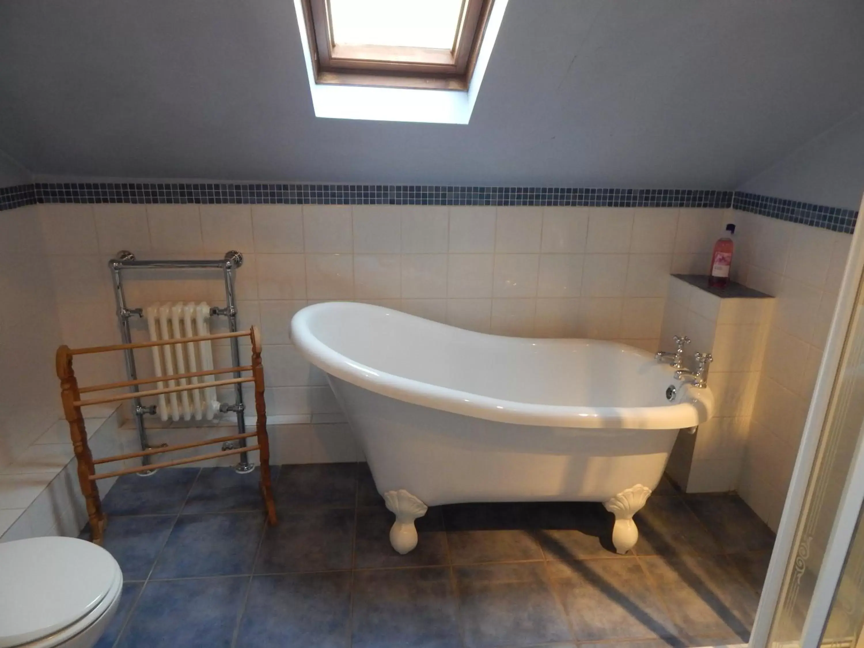 Bathroom in Fairlight Lodge