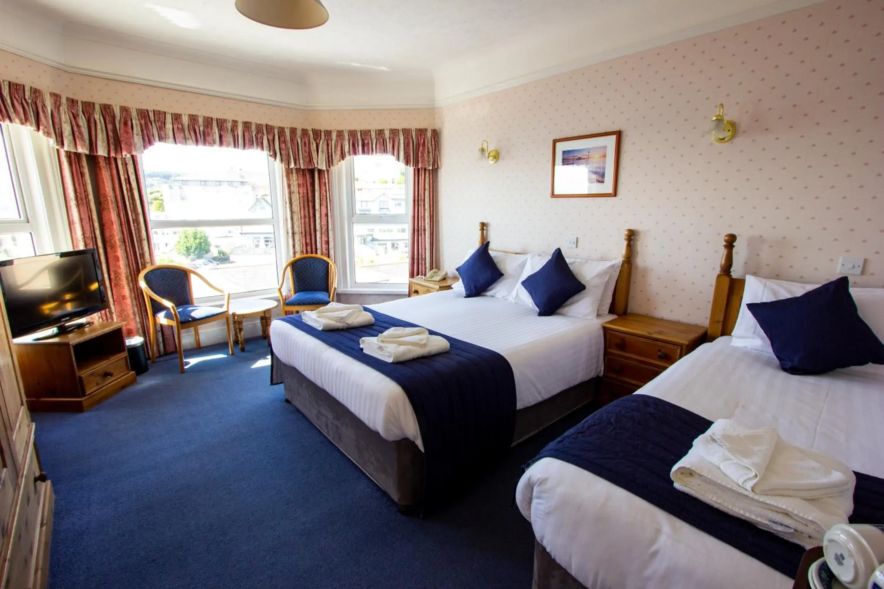 Photo of the whole room, Bed in Channel View Hotel