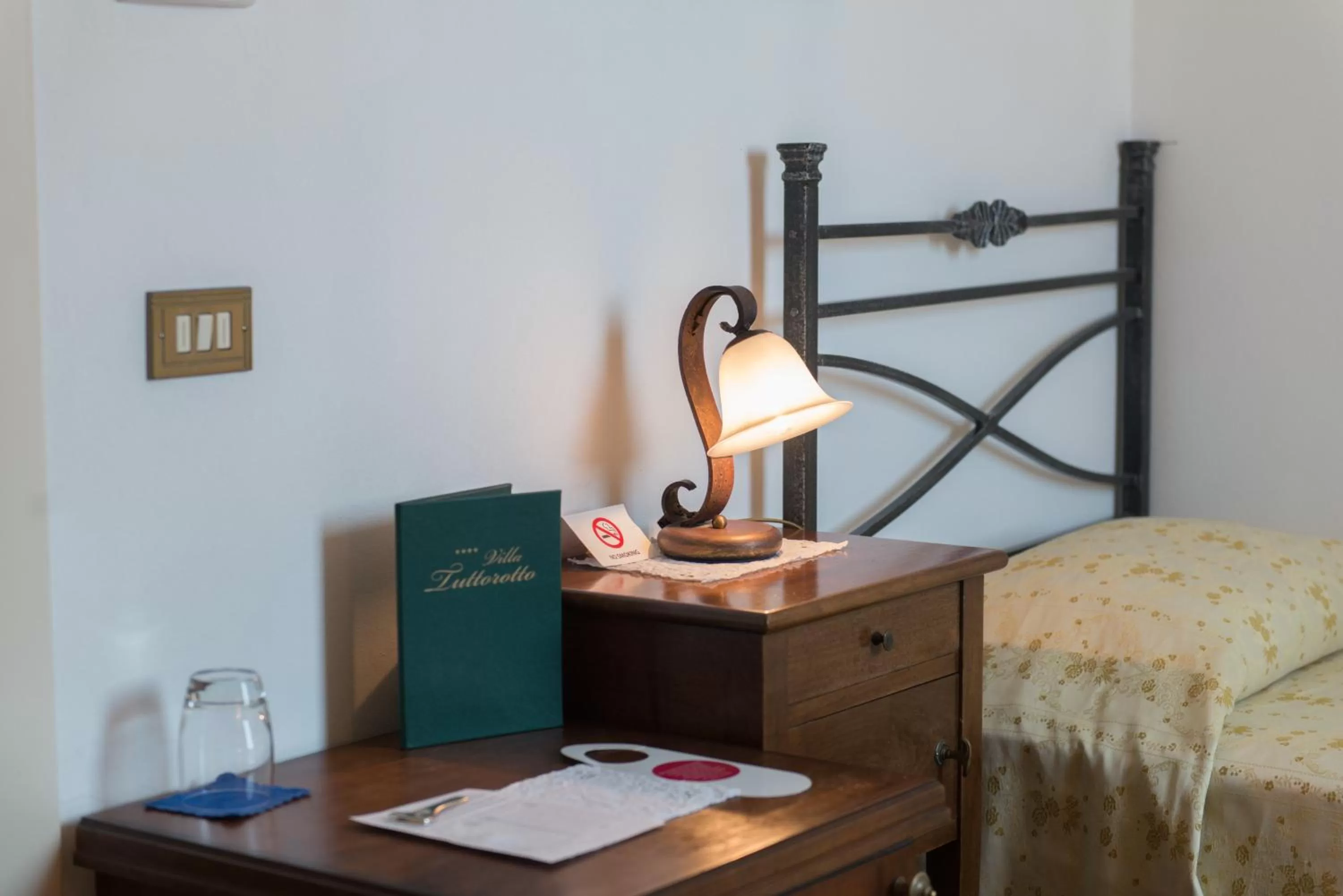 Decorative detail, Bed in Villa Tuttorotto