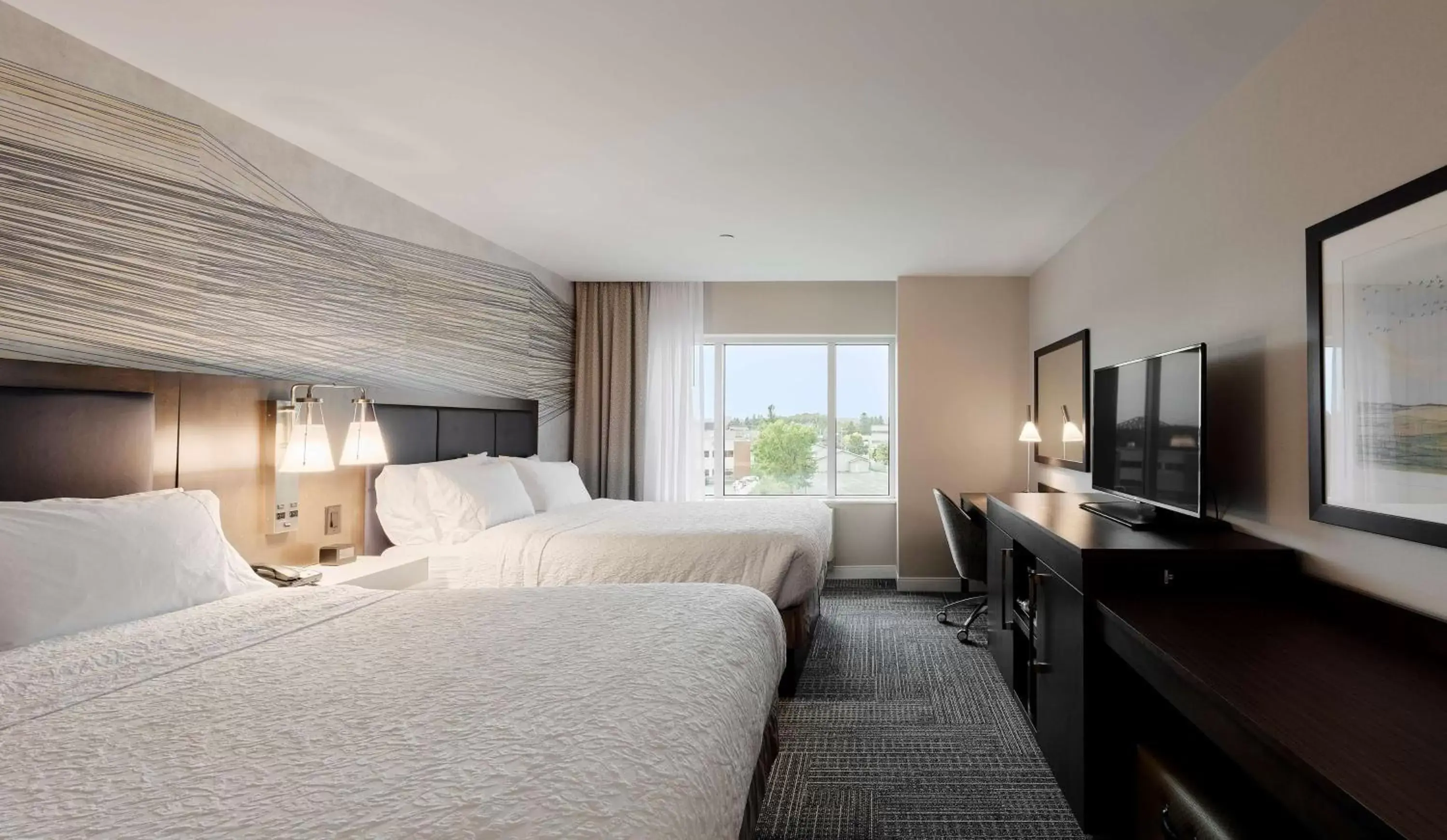 Bedroom in Hampton Inn & Suites By Hilton Quebec City /Saint-Romuald