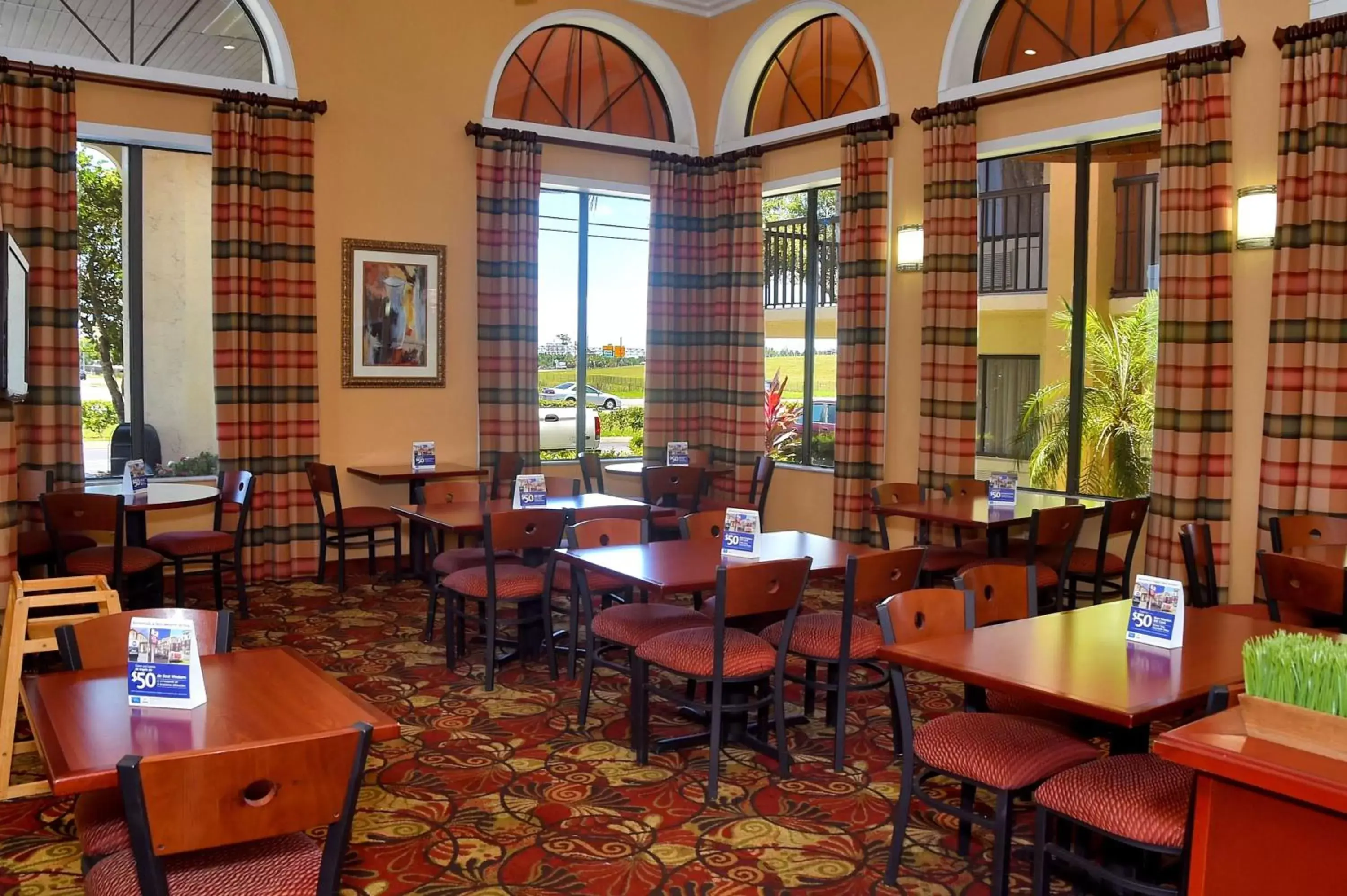 Restaurant/places to eat in Best Western Orlando East Inn & Suites
