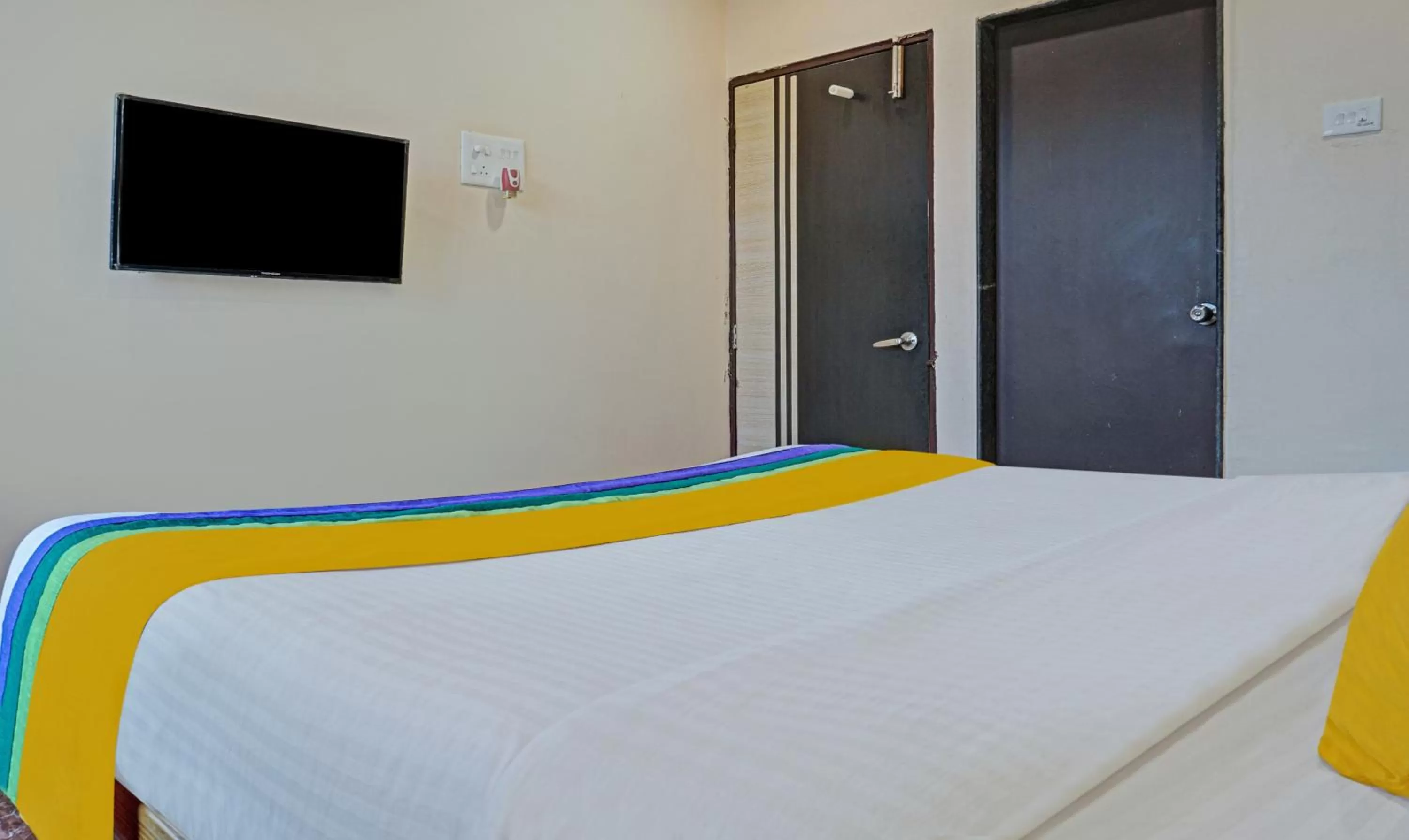 Bedroom, Bed in Itsy By Treebo - Punest