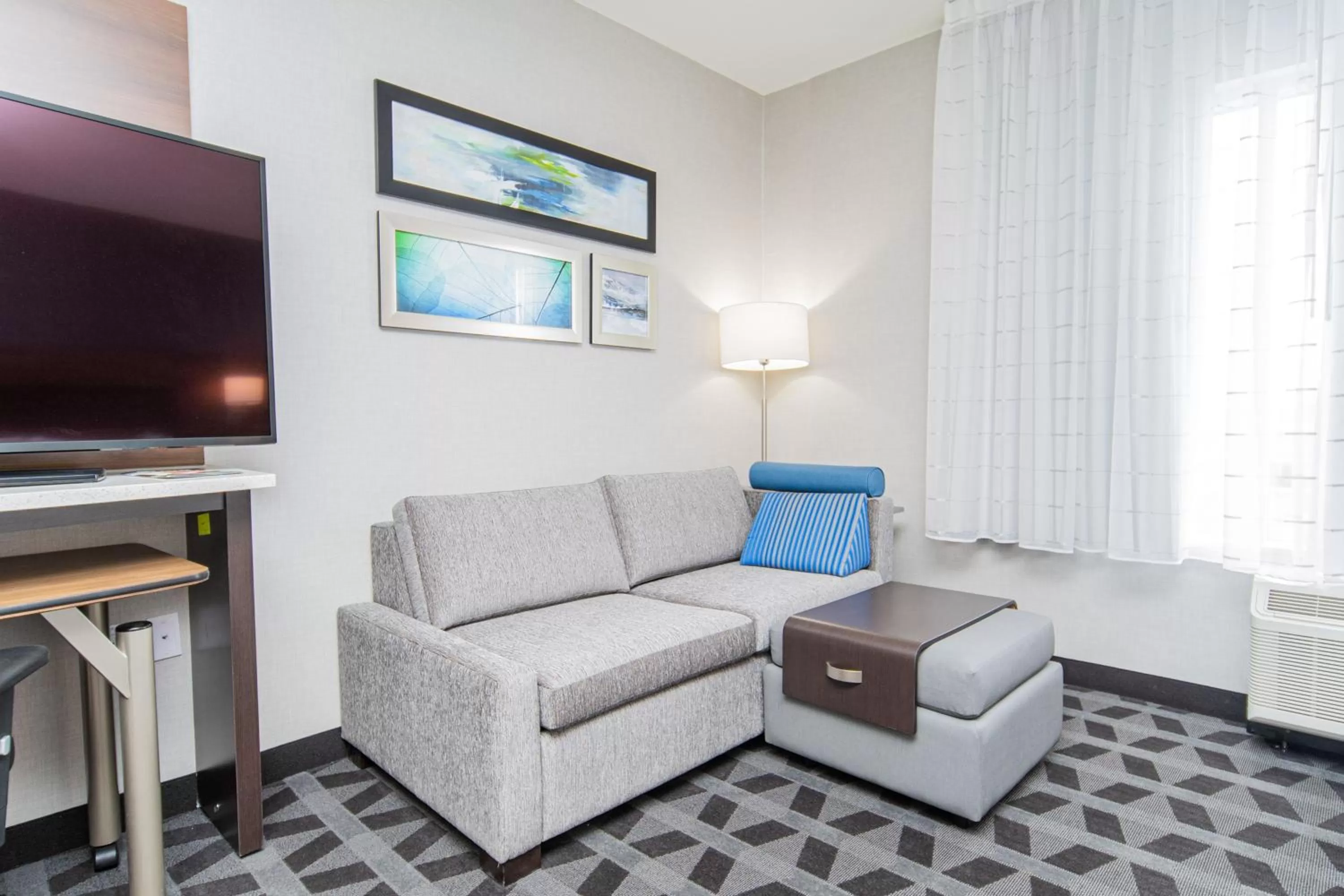 Living room in TownePlace Suites by Marriott Brantford and Conference Centre