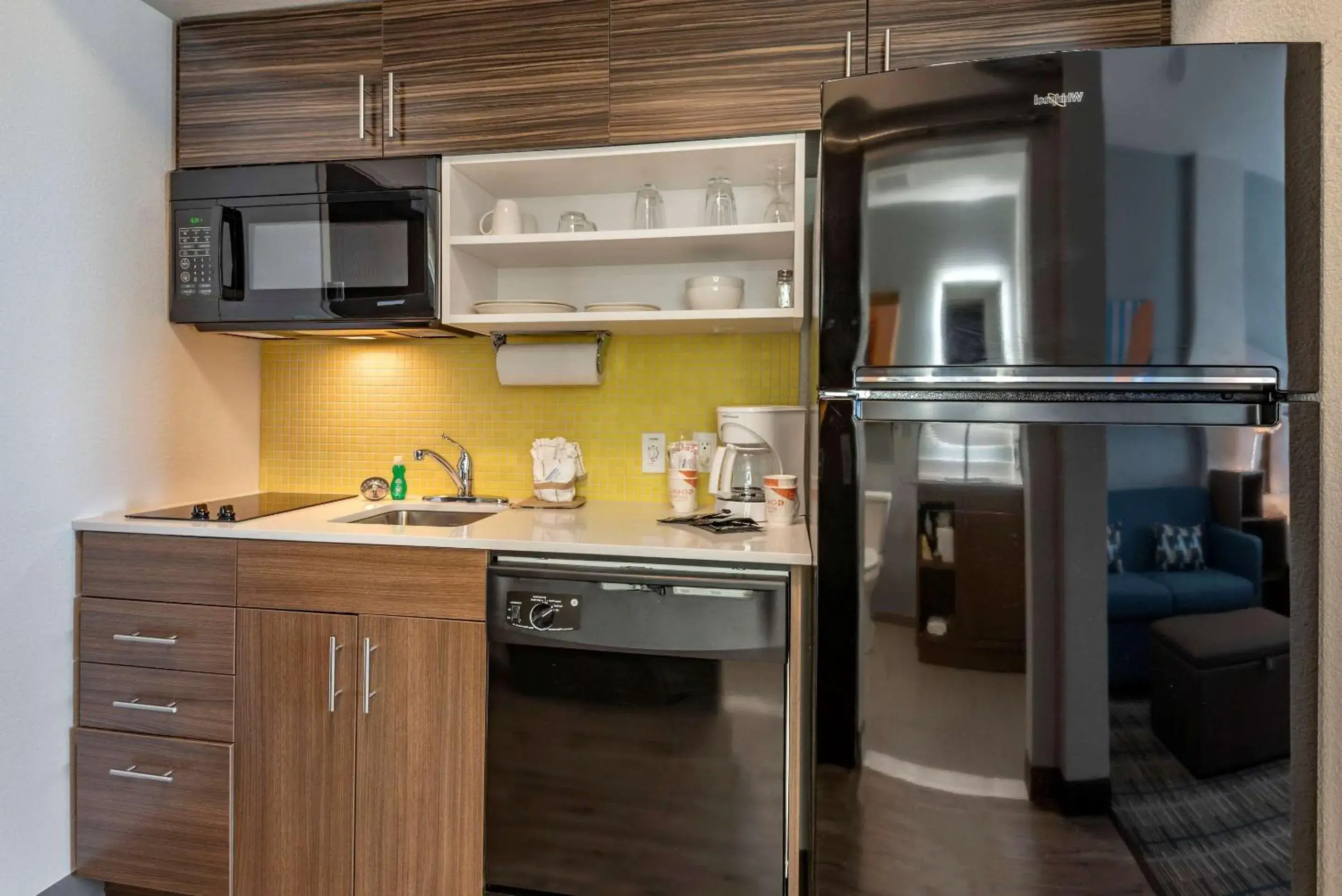 Photo of the whole room, Kitchen/Kitchenette in MainStay Suites Durango