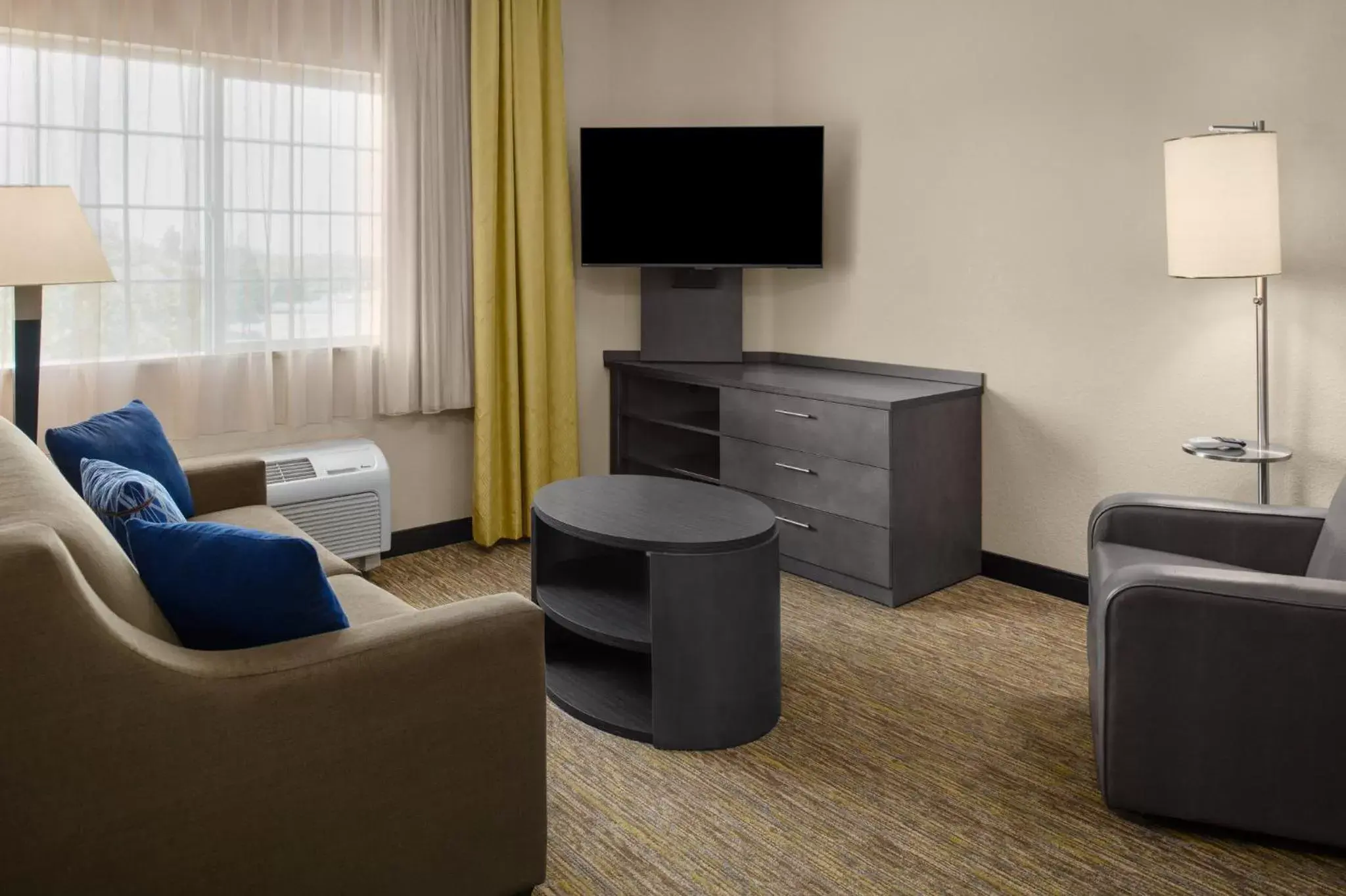 Photo of the whole room, TV/Entertainment Center in Candlewood Suites Turlock, an IHG Hotel