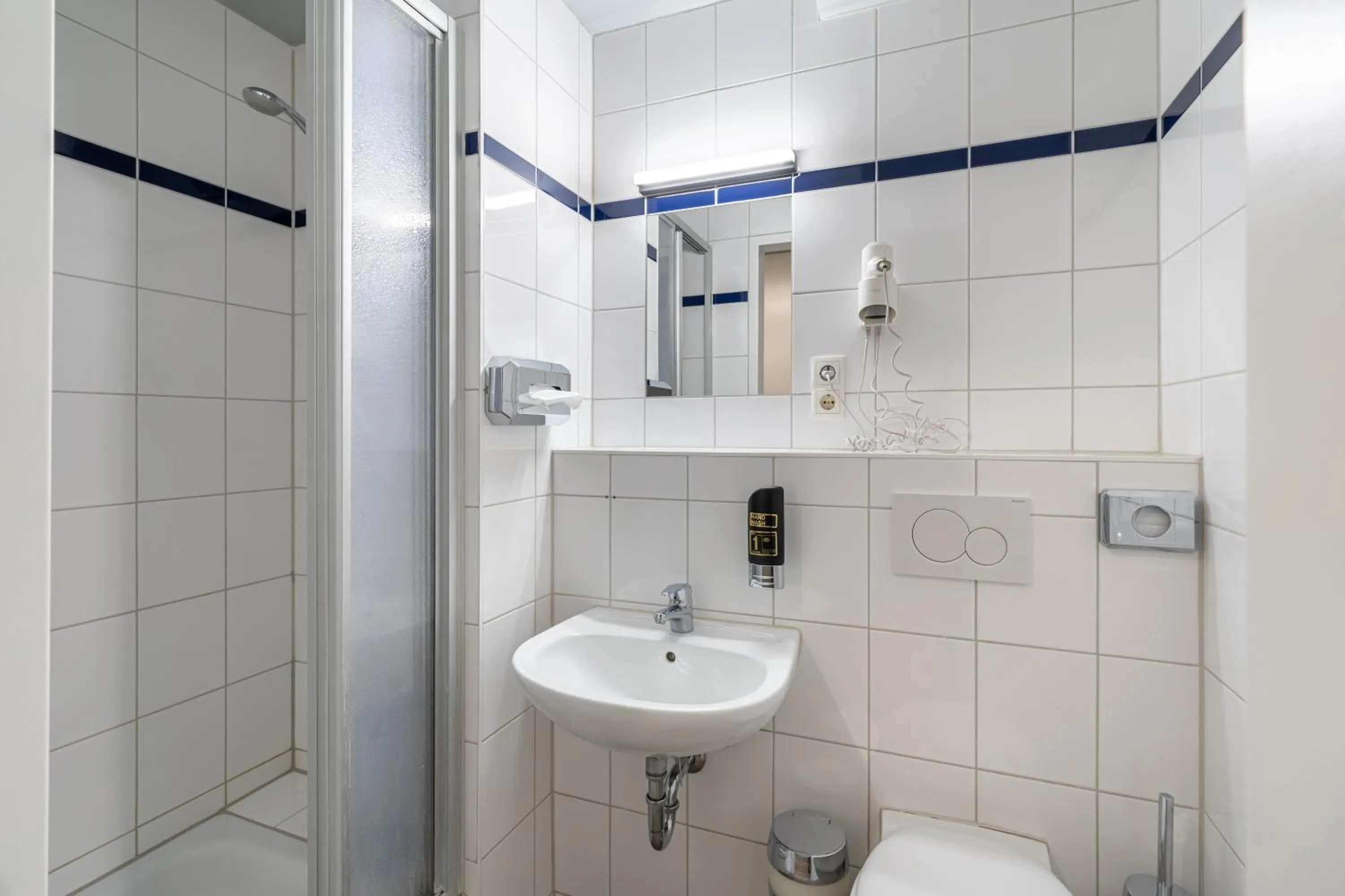 Bathroom in a&o Salzburg Hauptbahnhof